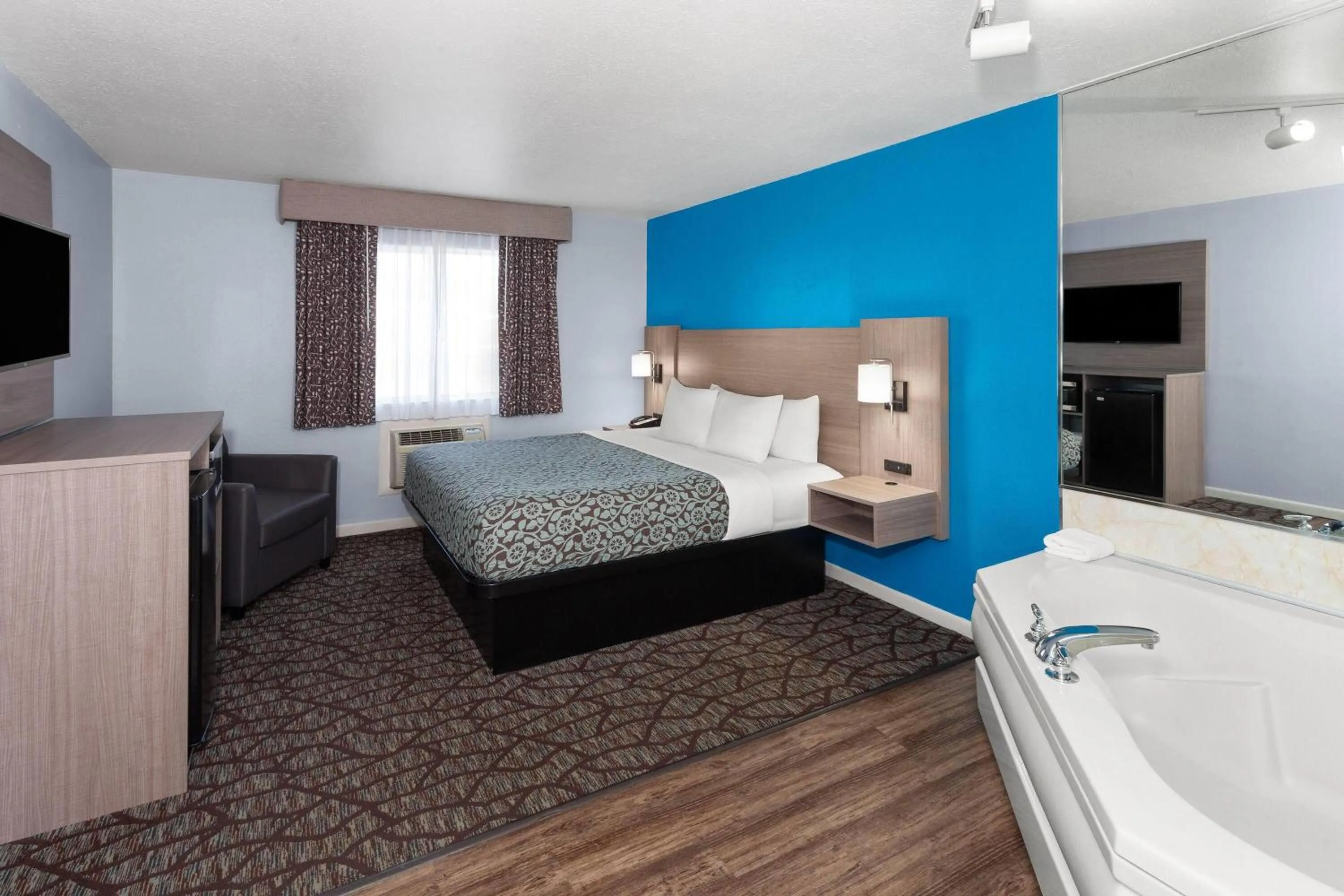 Bath, Bed in Baymont by Wyndham Manistee