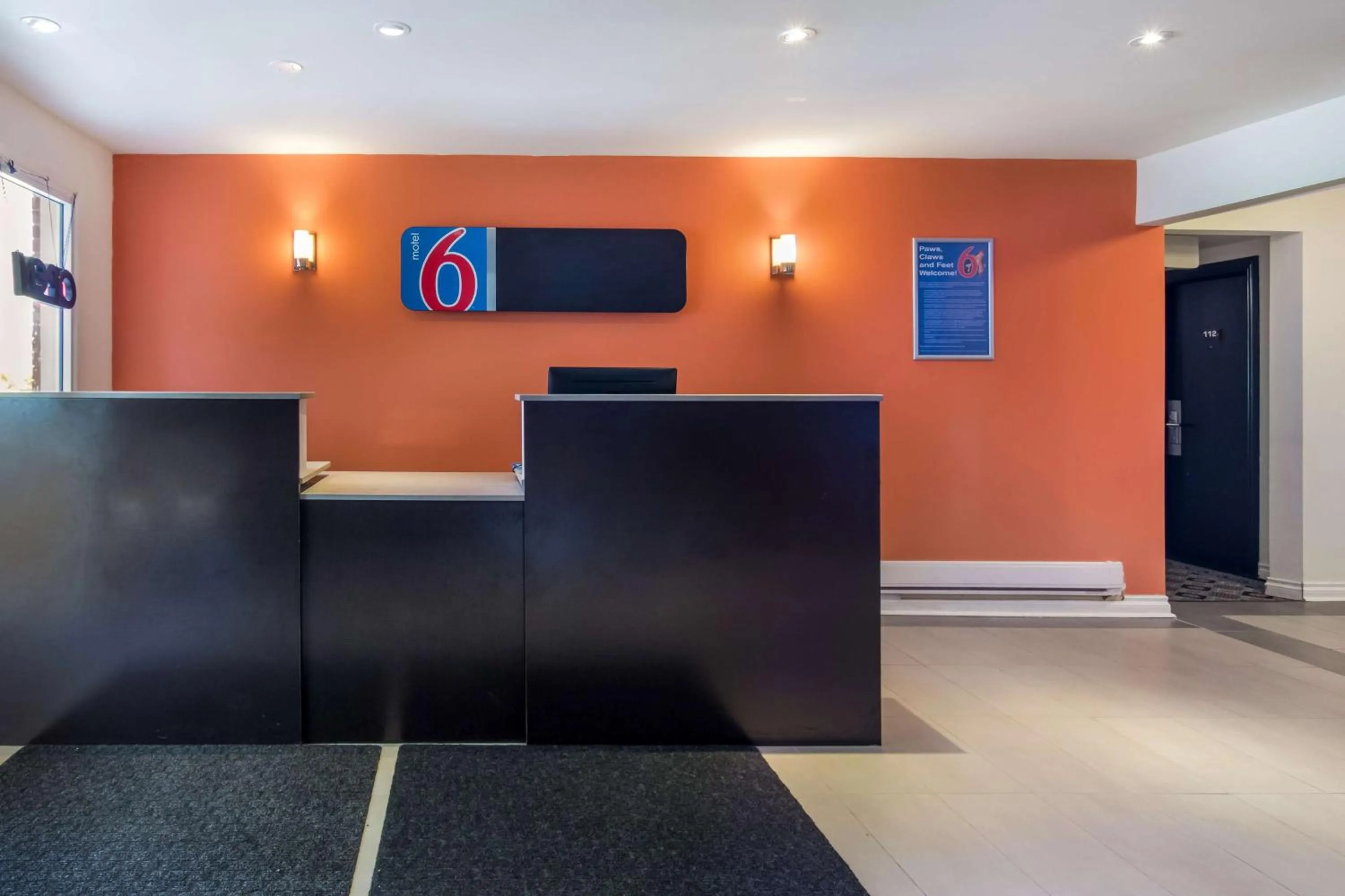 Lobby or reception in Motel 6-Sudbury, ON