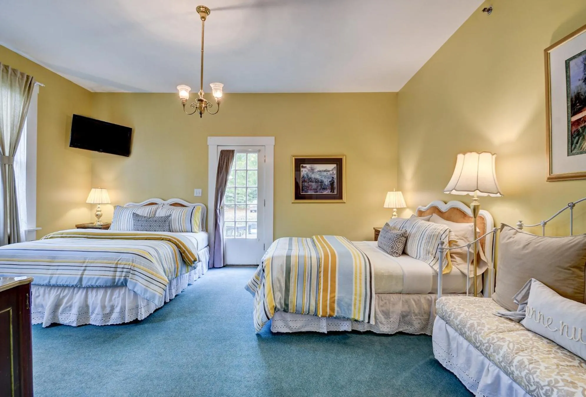 Double Room with Two Double Beds in Prairie Guest House