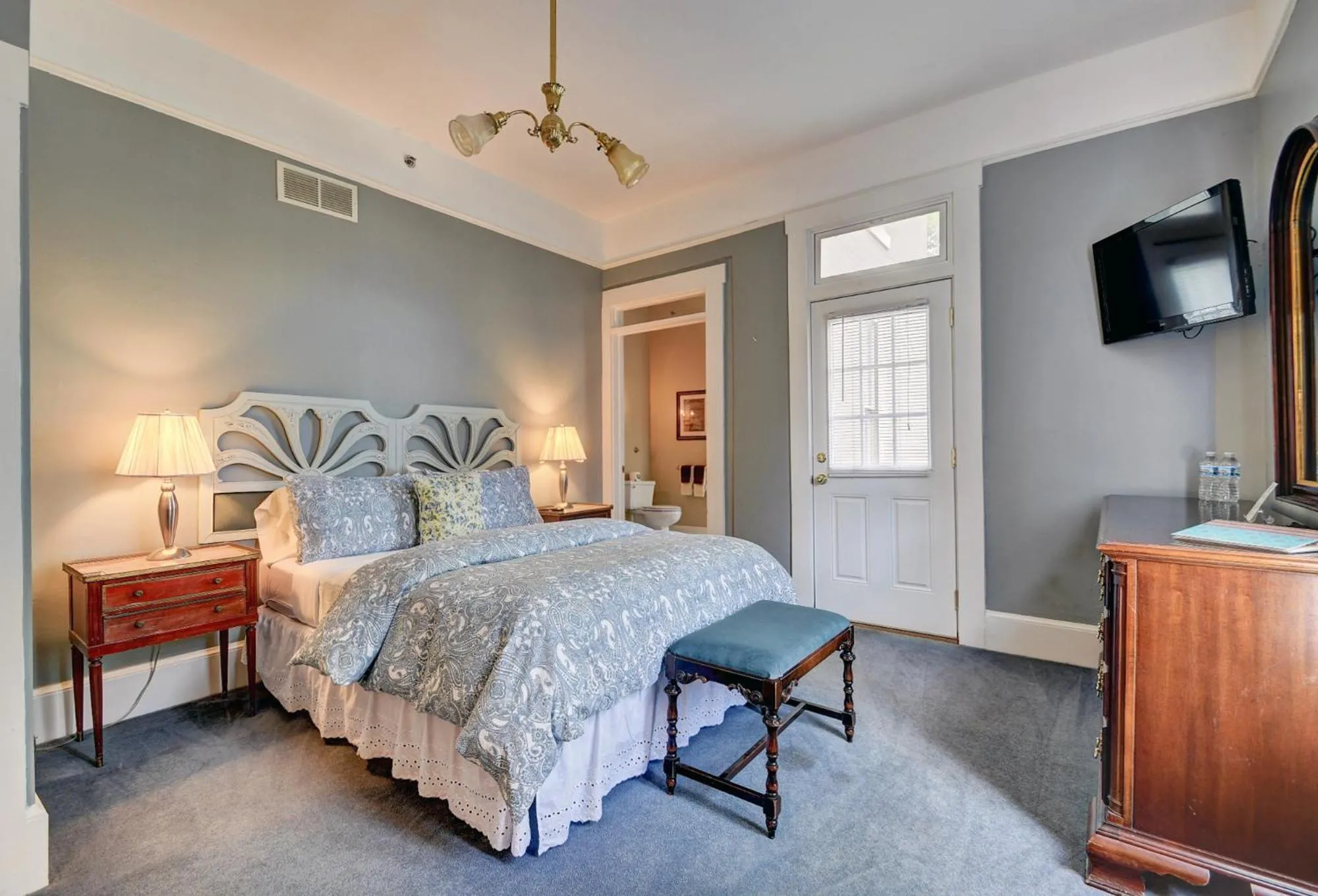 Queen Room - Disability Access in Prairie Guest House