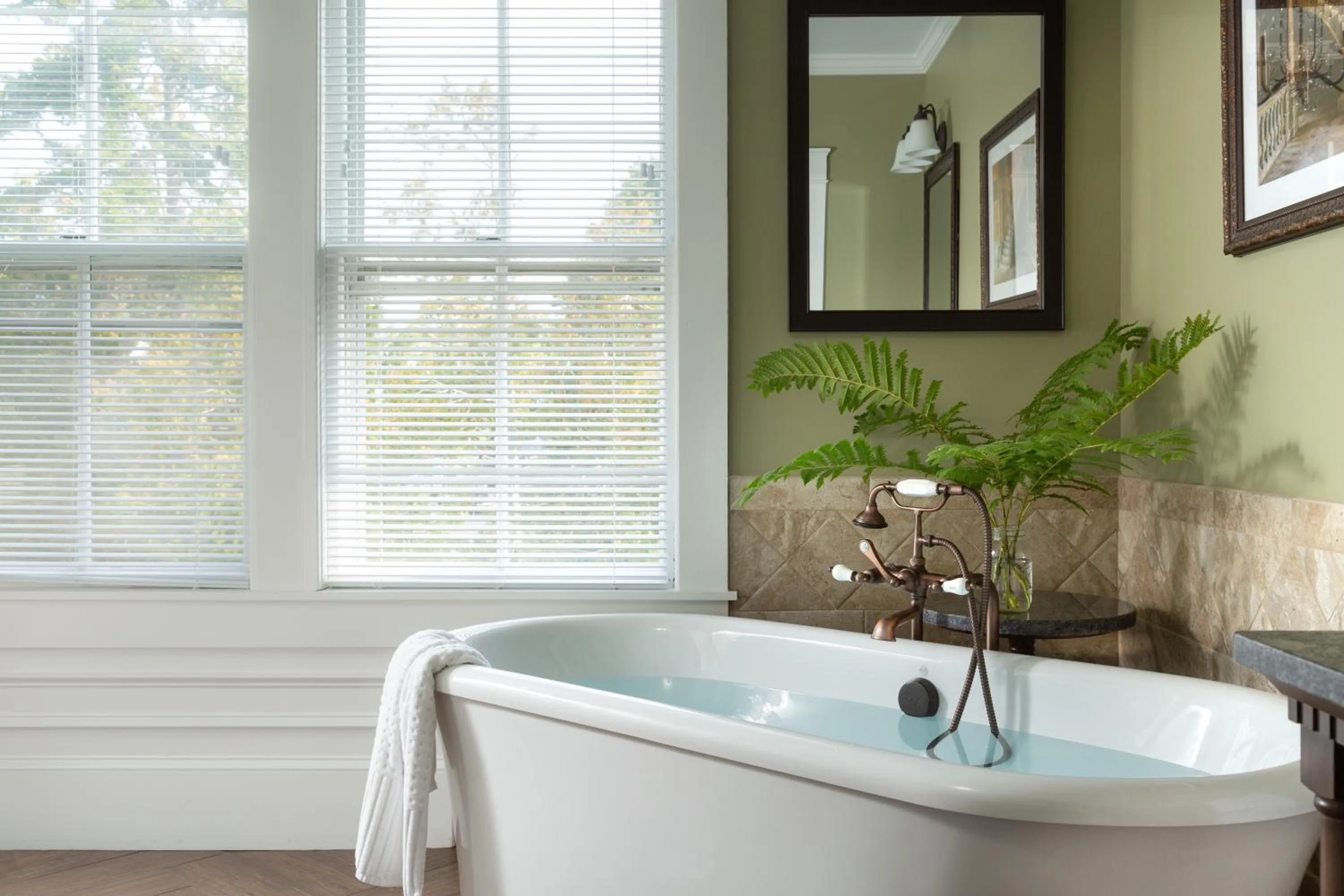 Bathroom in Captain Nickels Inn