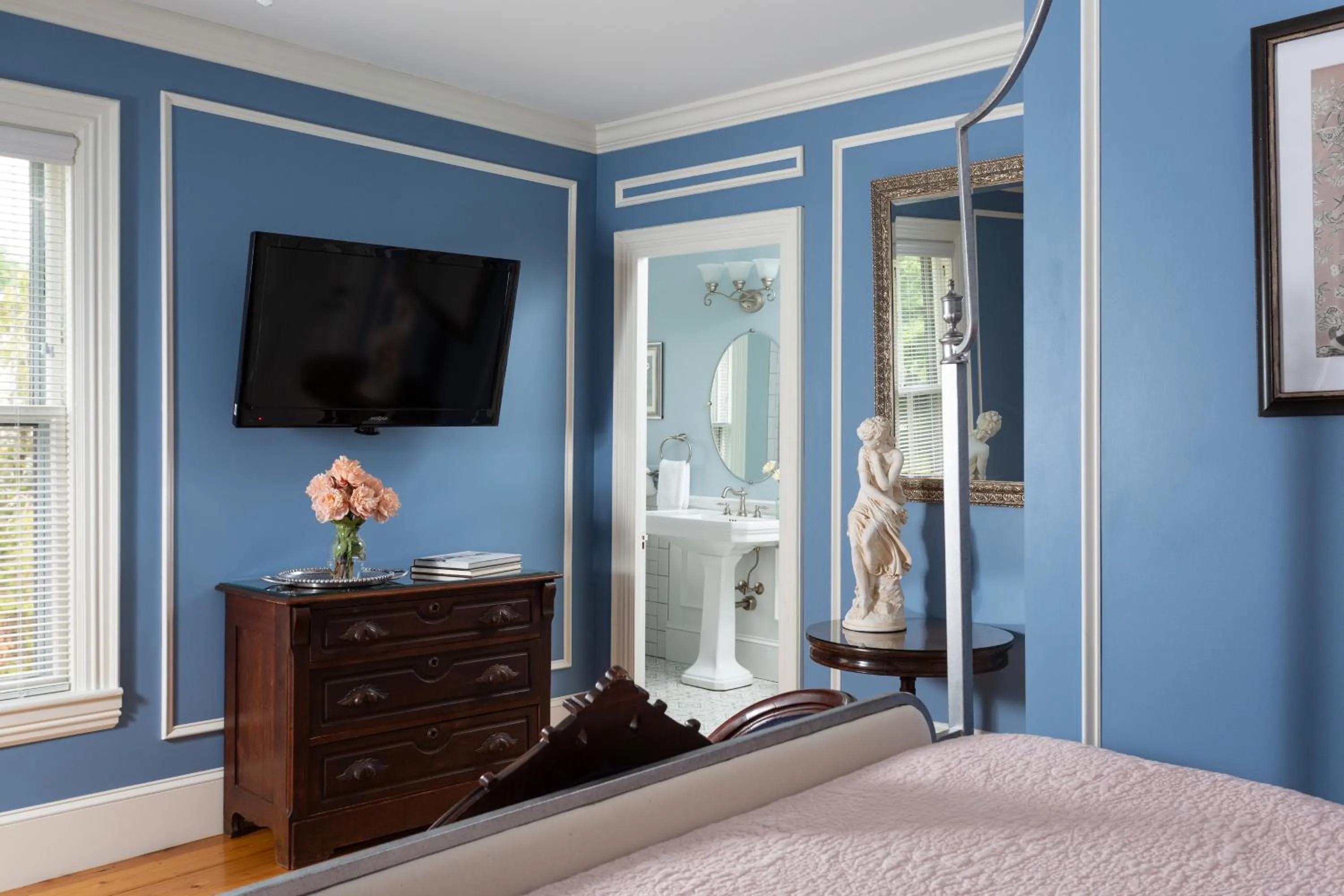 Bathroom in Captain Nickels Inn