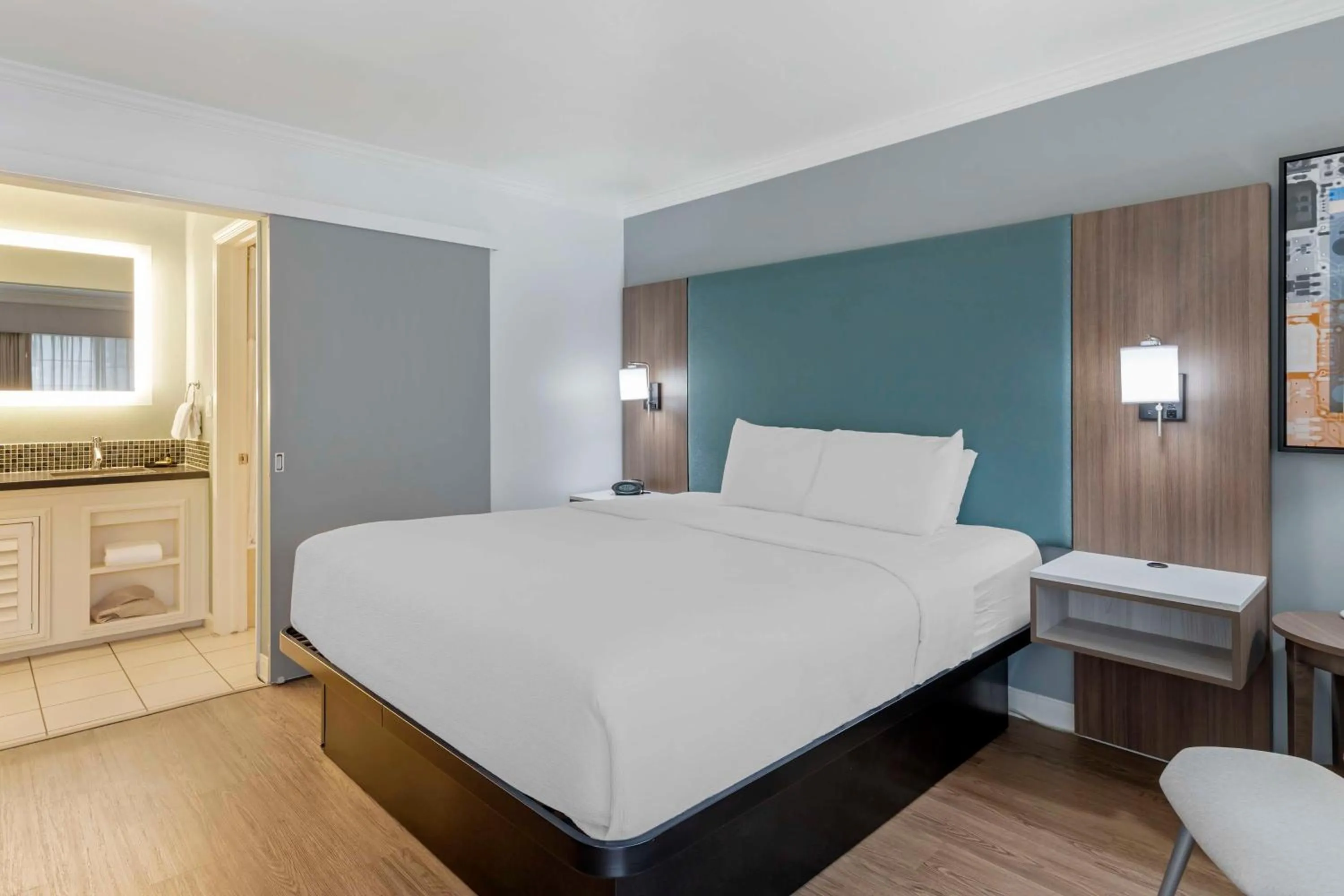 Bedroom, Bed in Best Western Plus Riviera