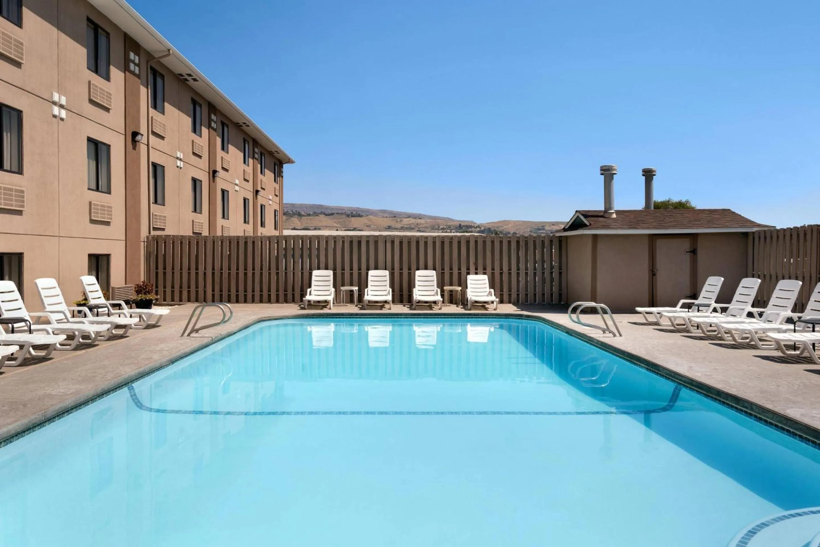 Swimming pool in Quality Inn Wenatchee-Leavenworth