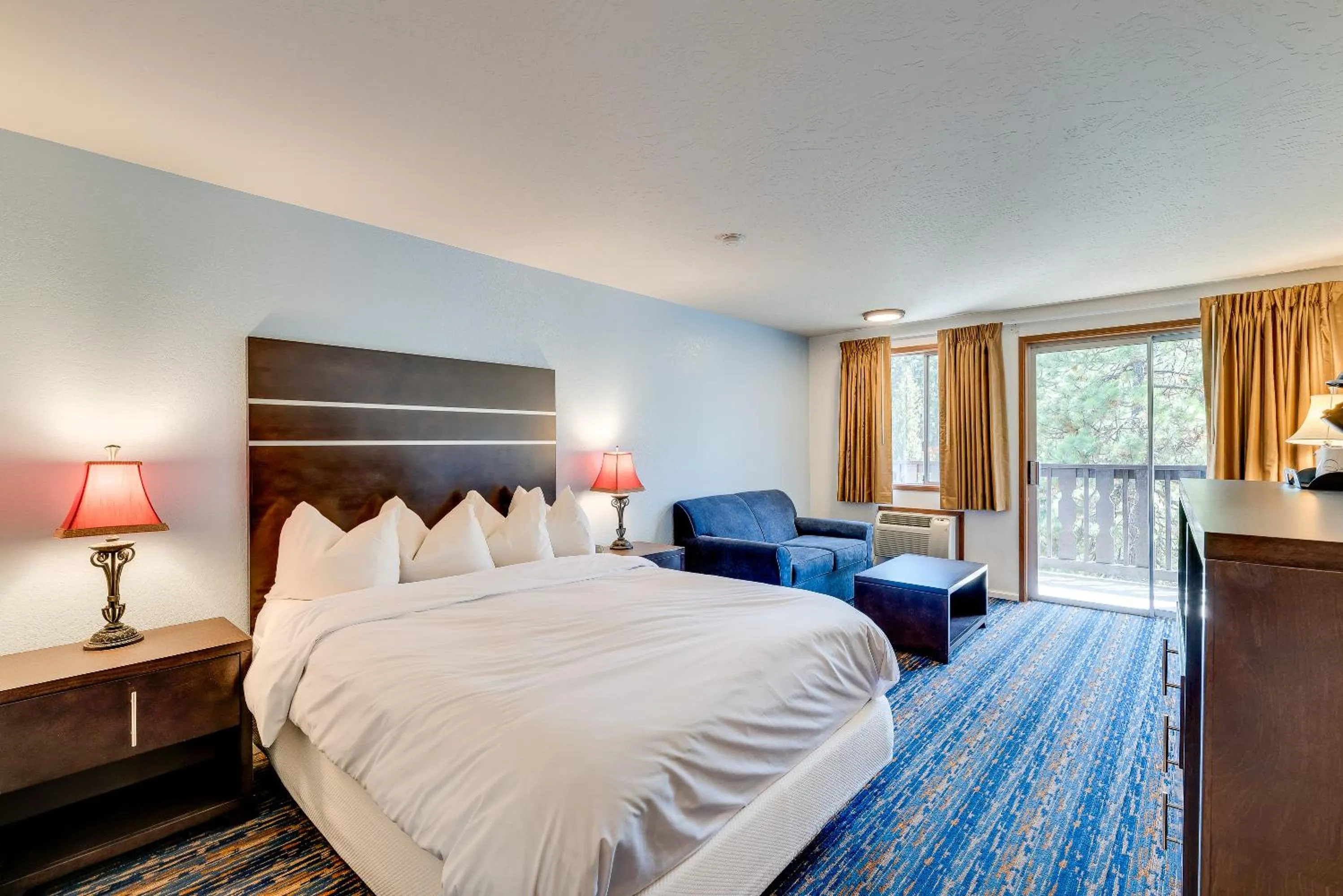 Bed in Alpine Rivers Inn