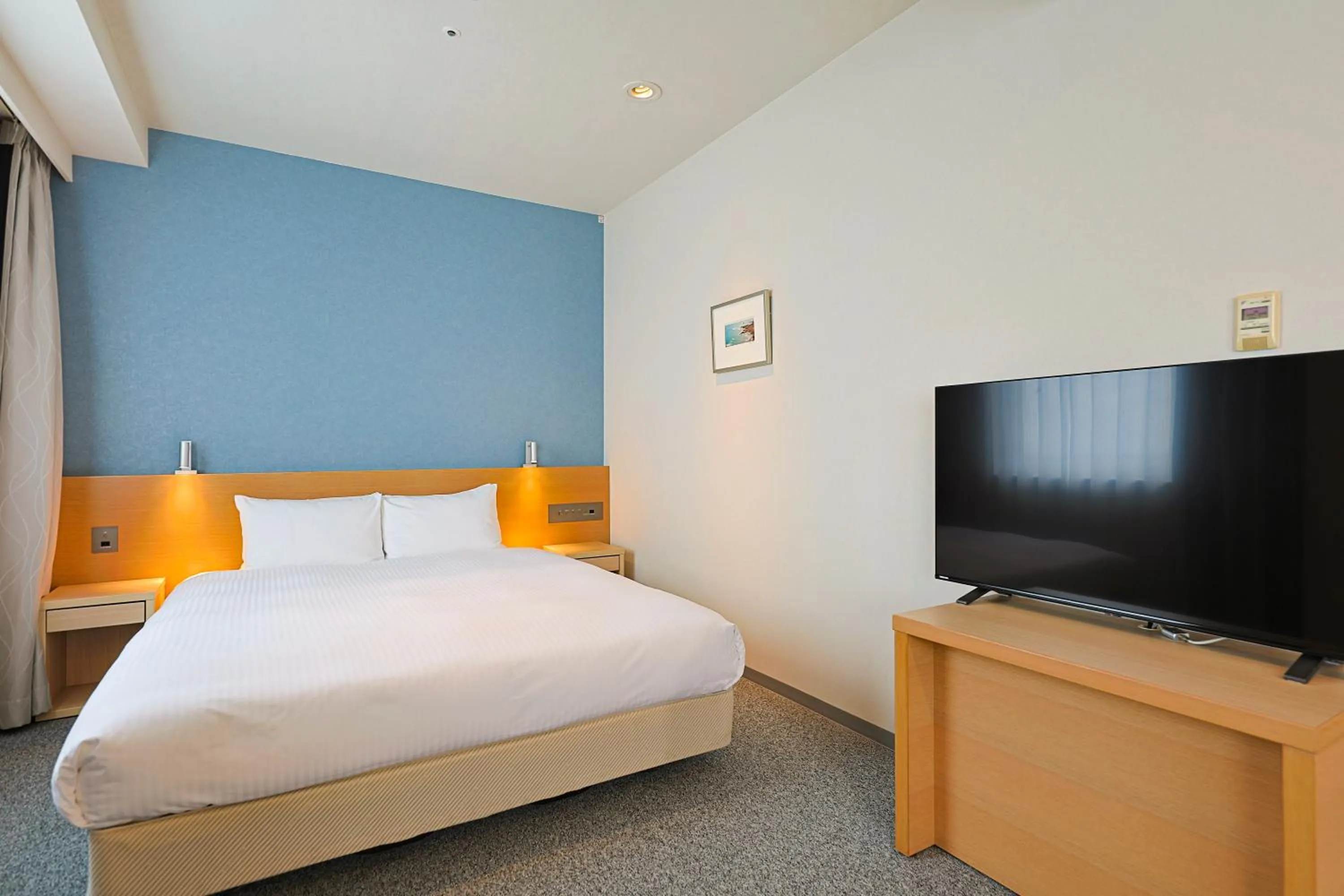 Photo of the whole room, Bed in JR Kyushu Hotel Miyazaki