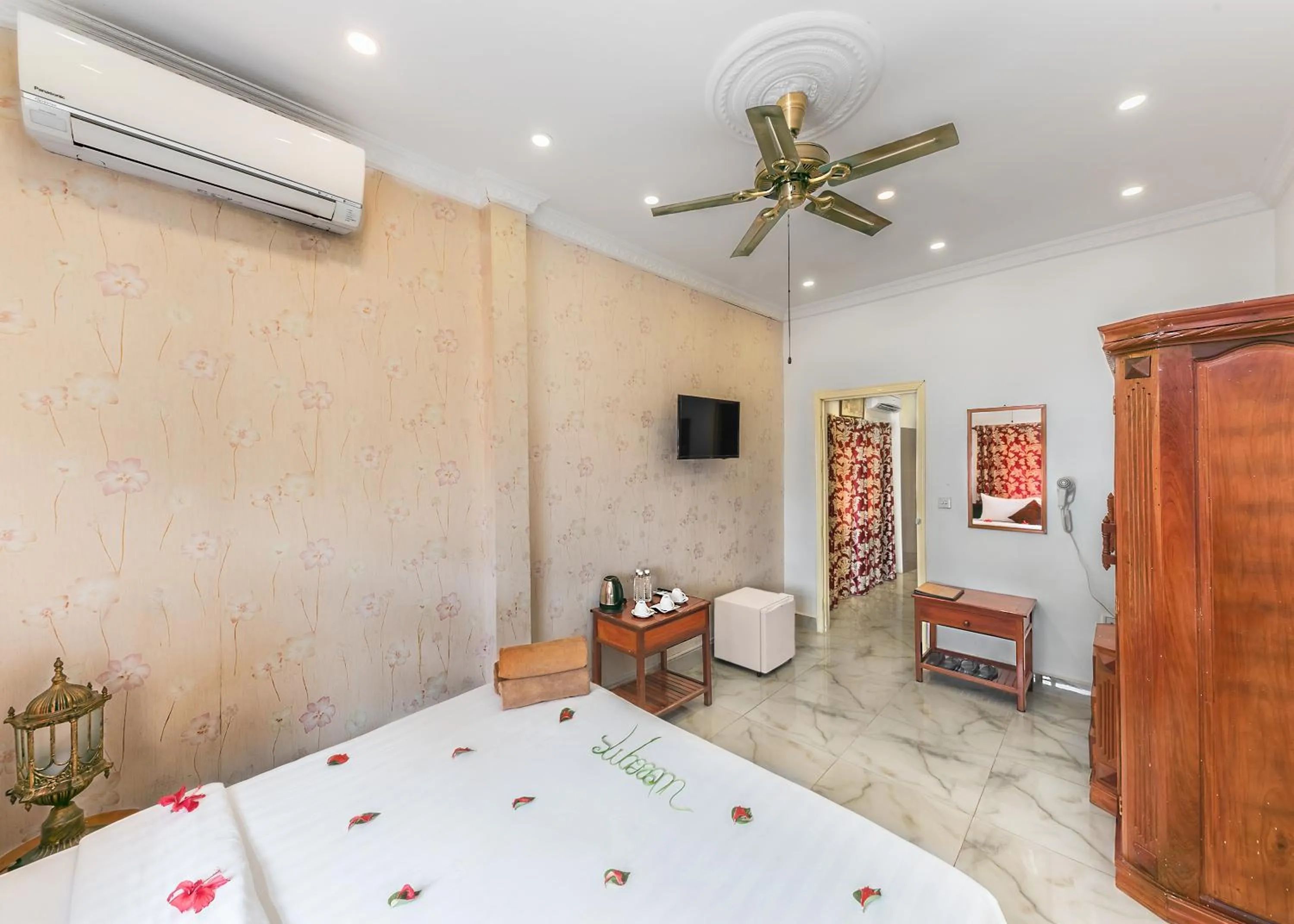 Bed in Residence Wat Damnak