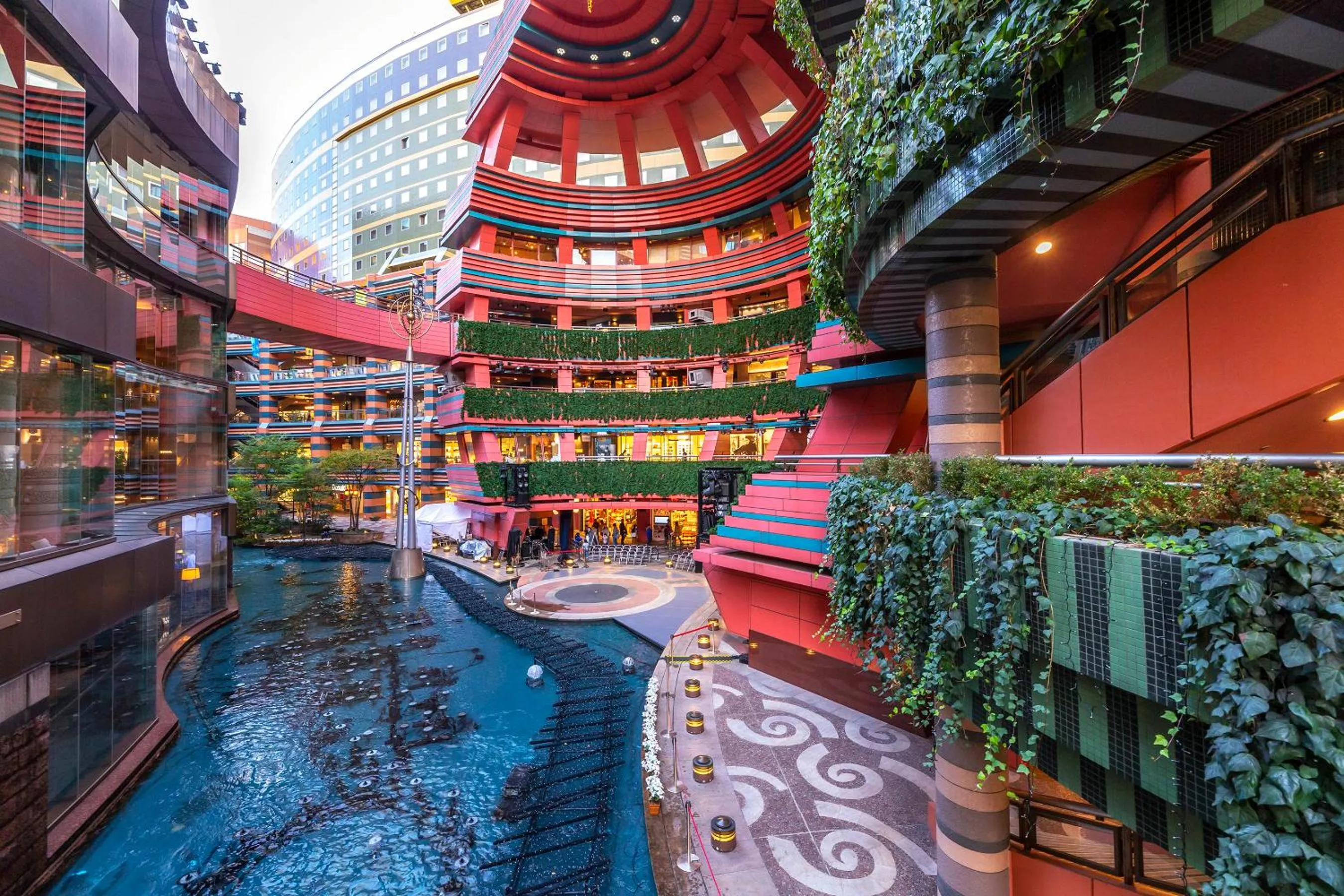 Shopping Area in JR Kyushu Hotel Blossom Hakata Central
