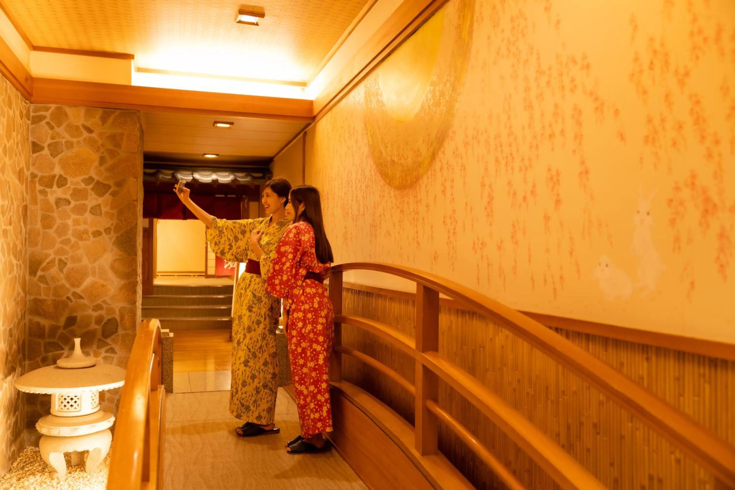 People in Hotel Hoho "A hotel overlooking the Echigo Plain and the Yahiko mountain range" formerly Hotel Oohashi Yakata-no-Yu