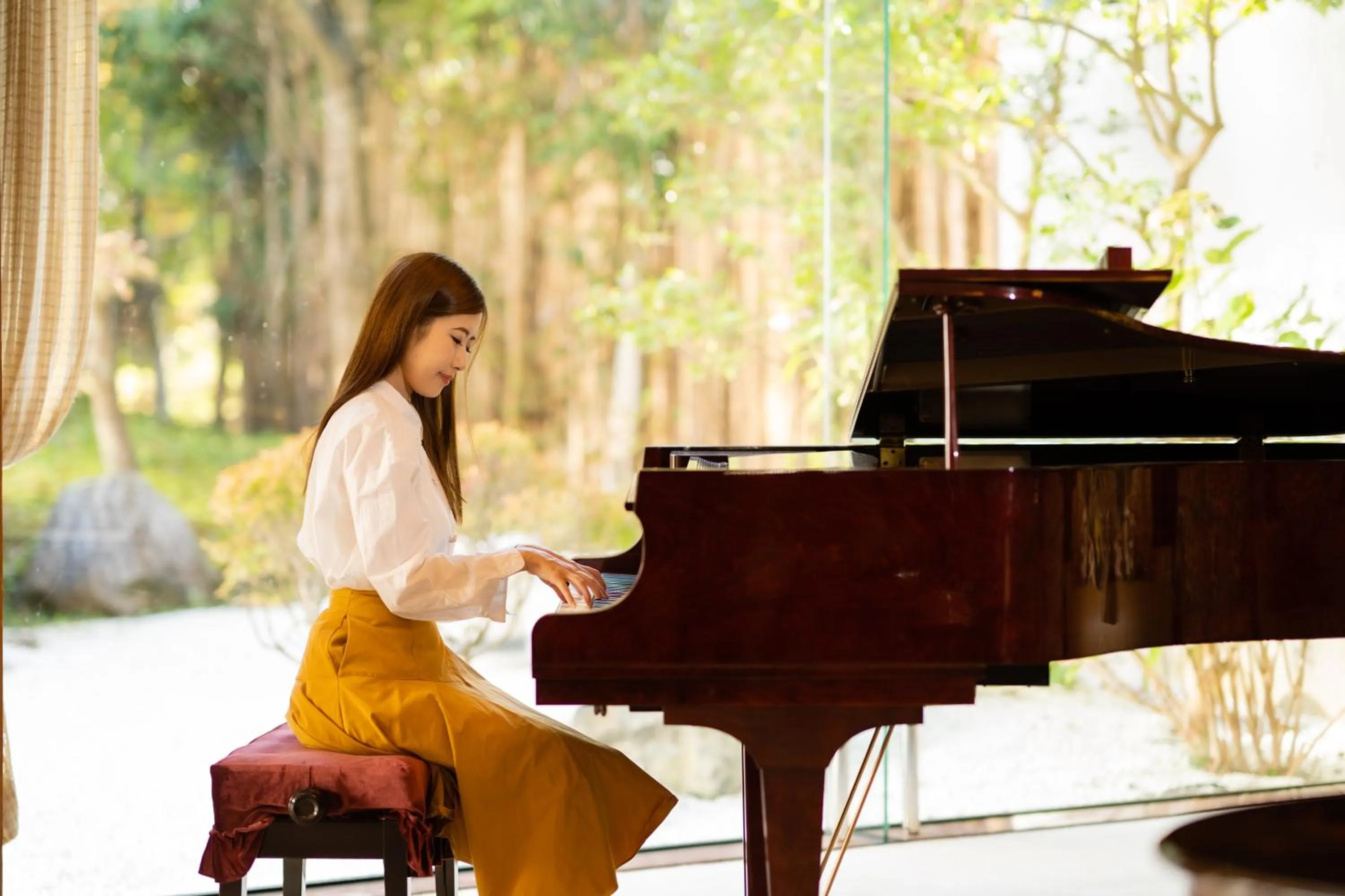 Communal lounge/ TV room in Hotel Hoho "A hotel overlooking the Echigo Plain and the Yahiko mountain range" formerly Hotel Oohashi Yakata-no-Yu
