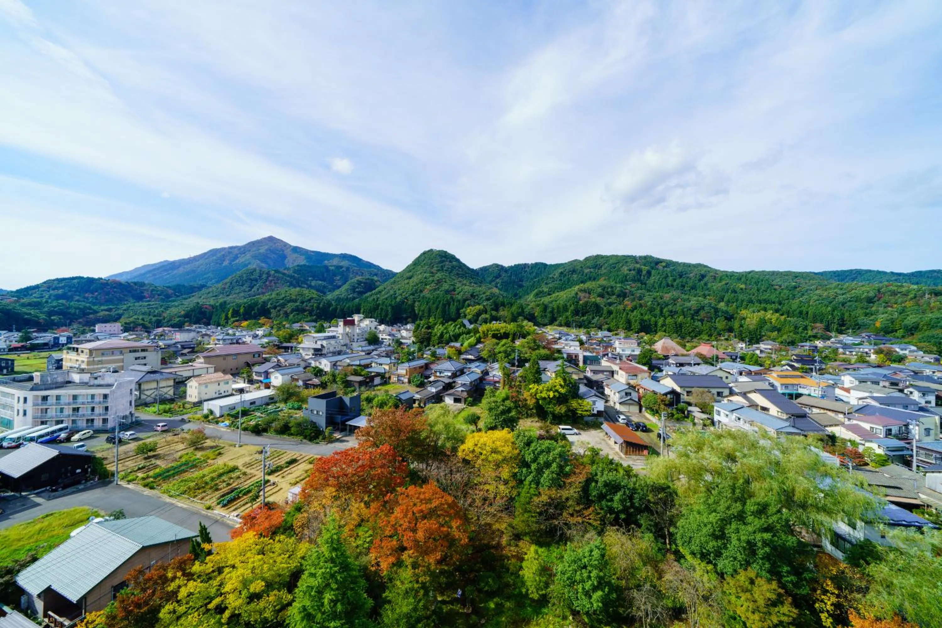 Nearby landmark in Hotel Hoho "A hotel overlooking the Echigo Plain and the Yahiko mountain range" formerly Hotel Oohashi Yakata-no-Yu