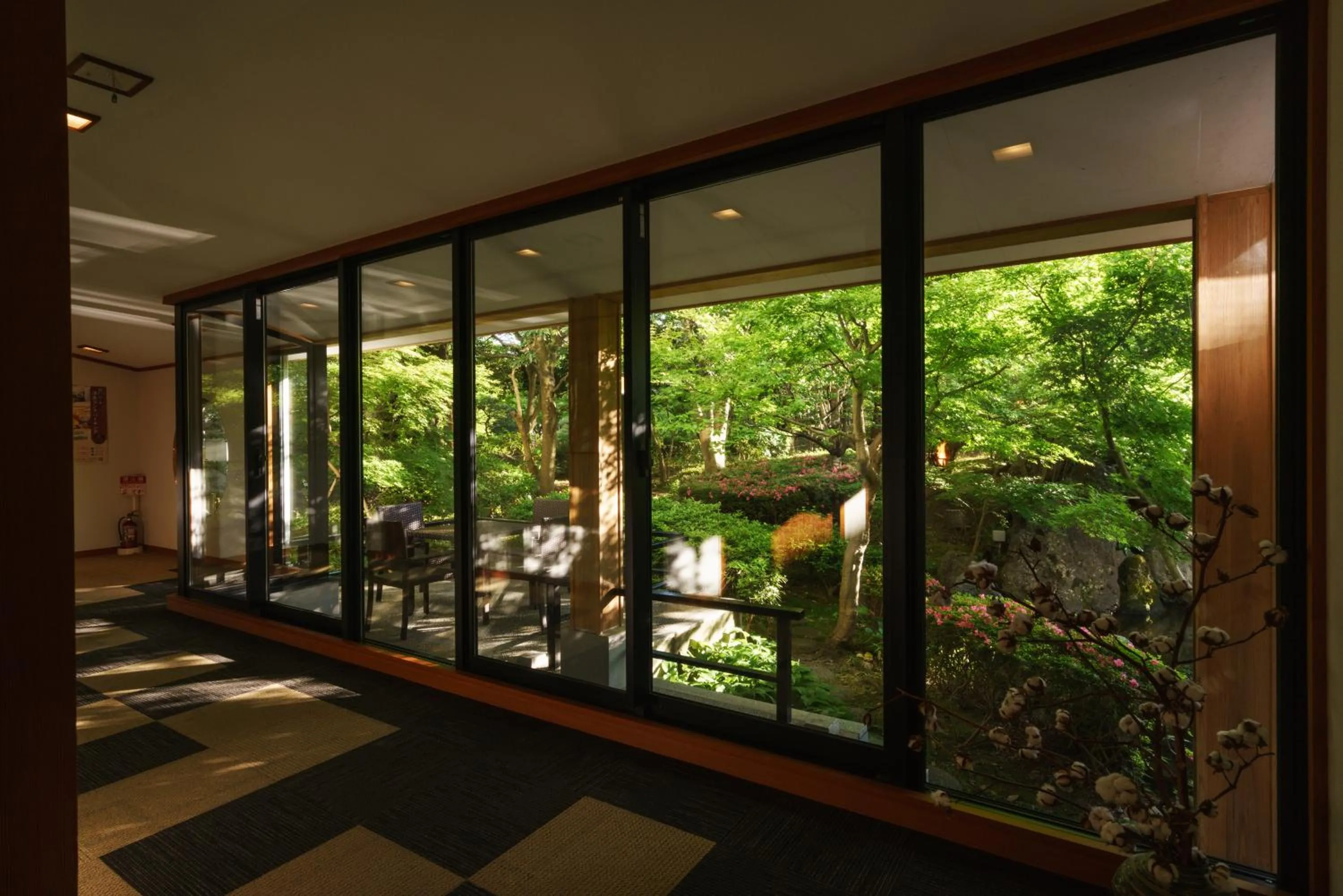 Day in Hotel Hoho "A hotel overlooking the Echigo Plain and the Yahiko mountain range" formerly Hotel Oohashi Yakata-no-Yu