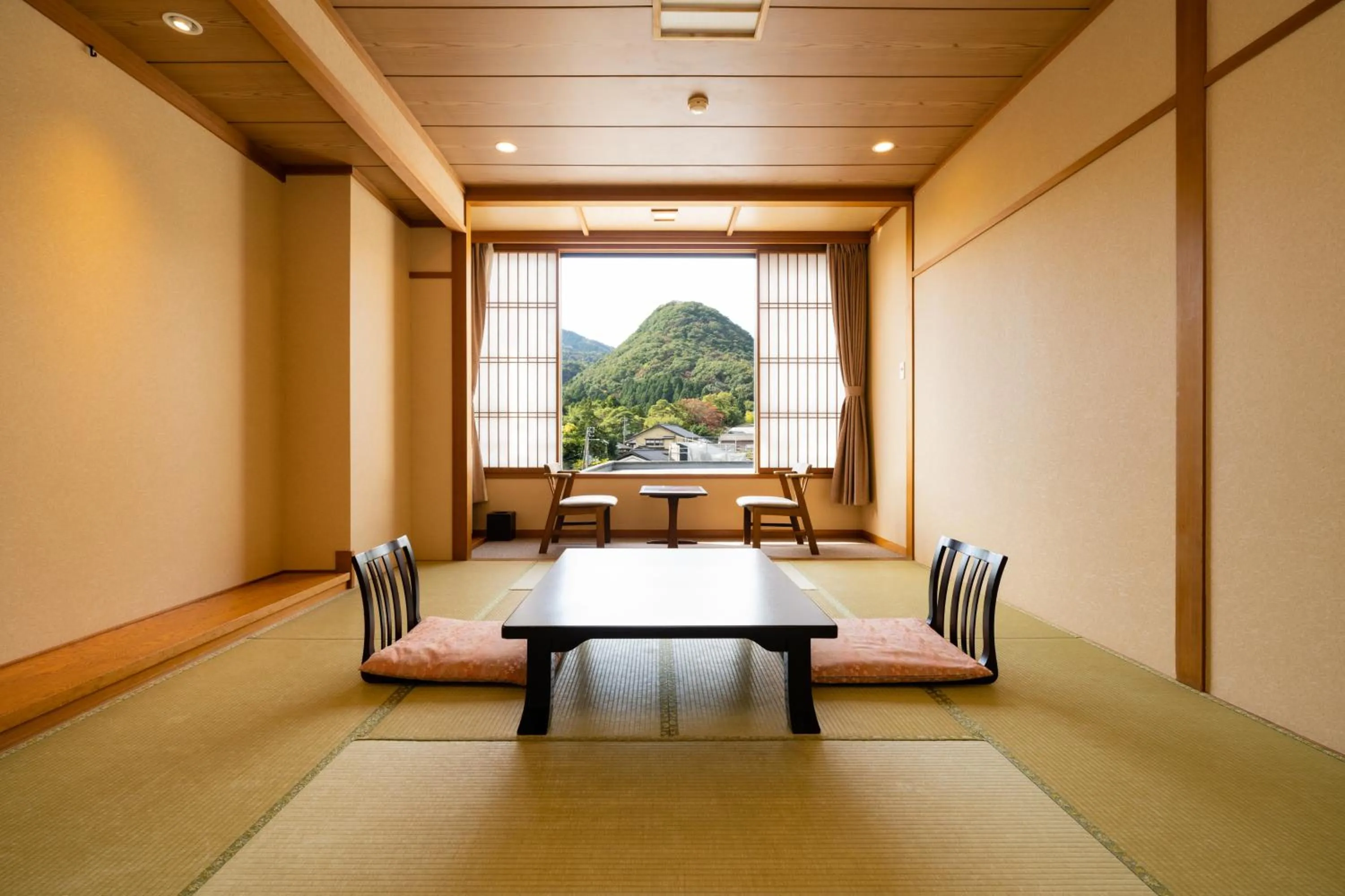 Shower in Hotel Hoho "A hotel overlooking the Echigo Plain and the Yahiko mountain range" formerly Hotel Oohashi Yakata-no-Yu