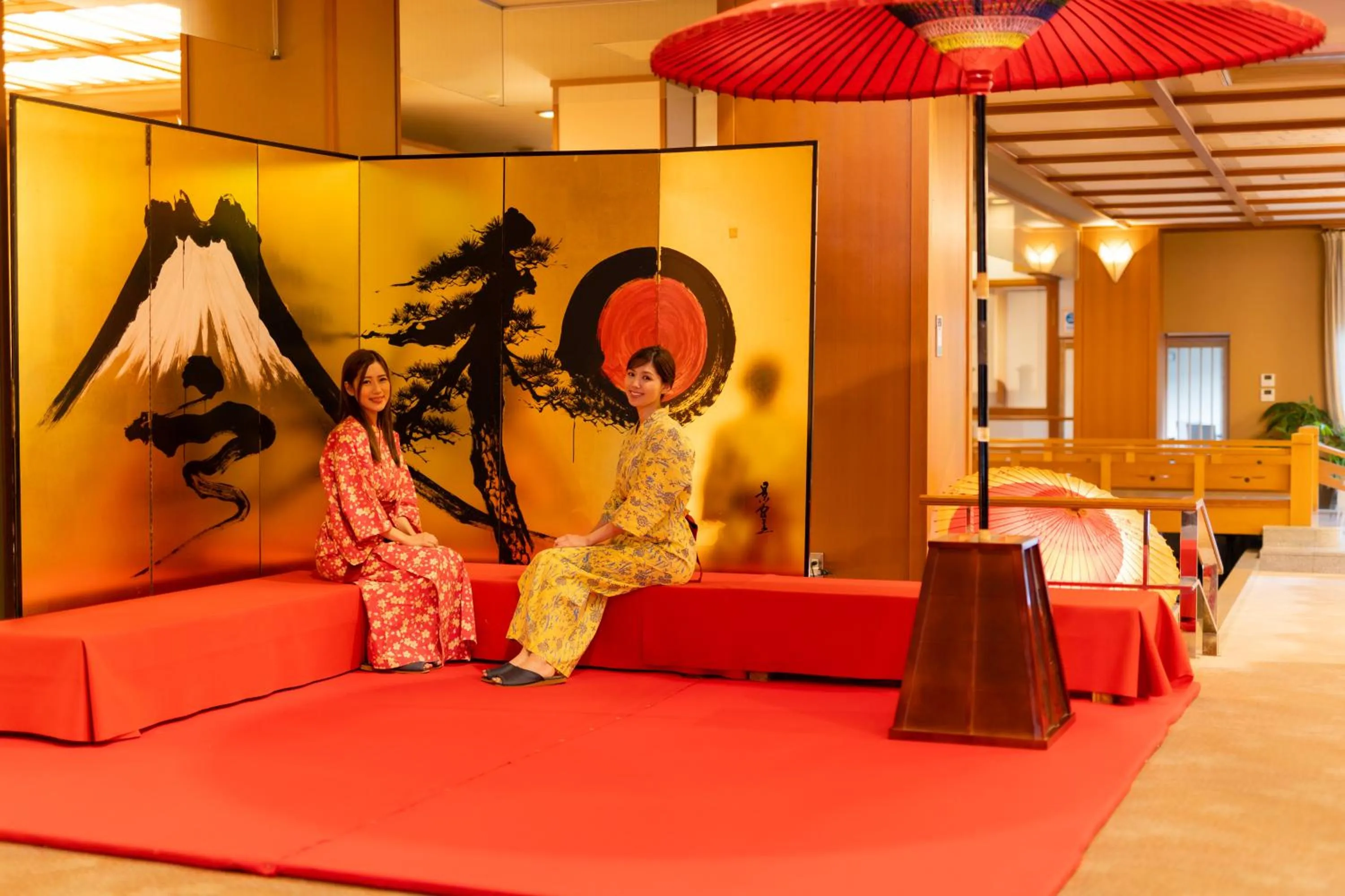 Communal lounge/ TV room in Hotel Hoho "A hotel overlooking the Echigo Plain and the Yahiko mountain range" formerly Hotel Oohashi Yakata-no-Yu