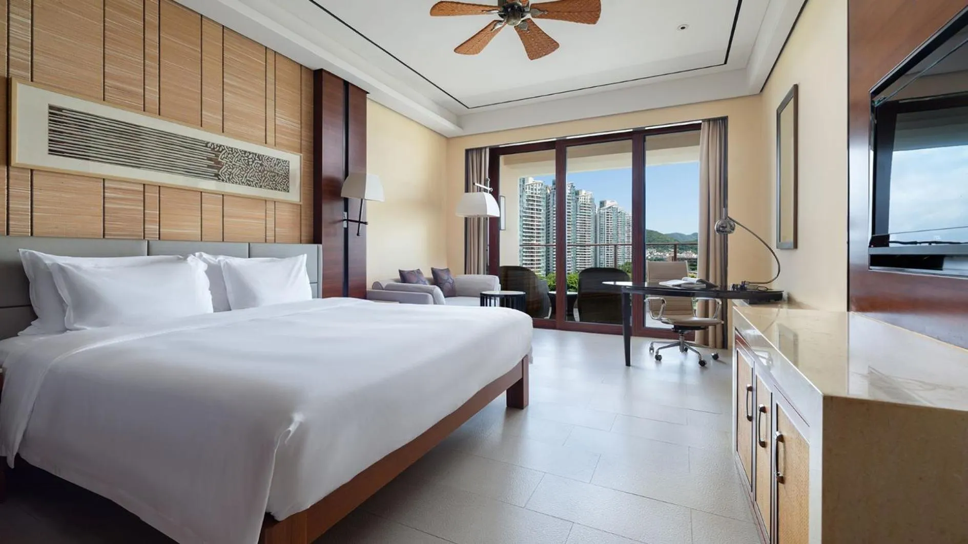 Bed in Crowne Plaza Sanya City Center by IHG
