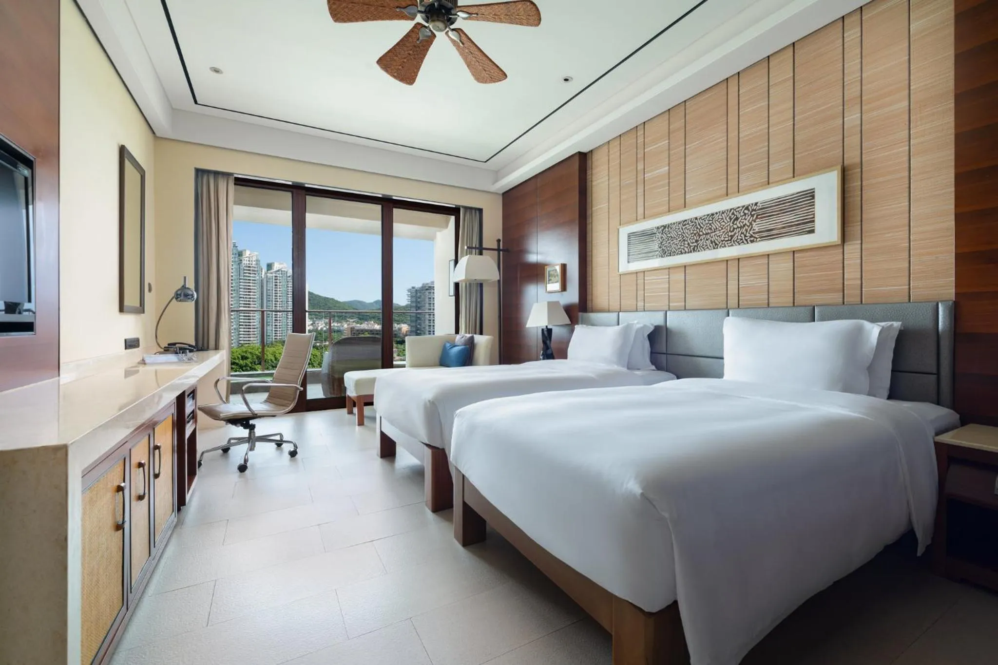 Photo of the whole room, Bed in Crowne Plaza Sanya City Center by IHG