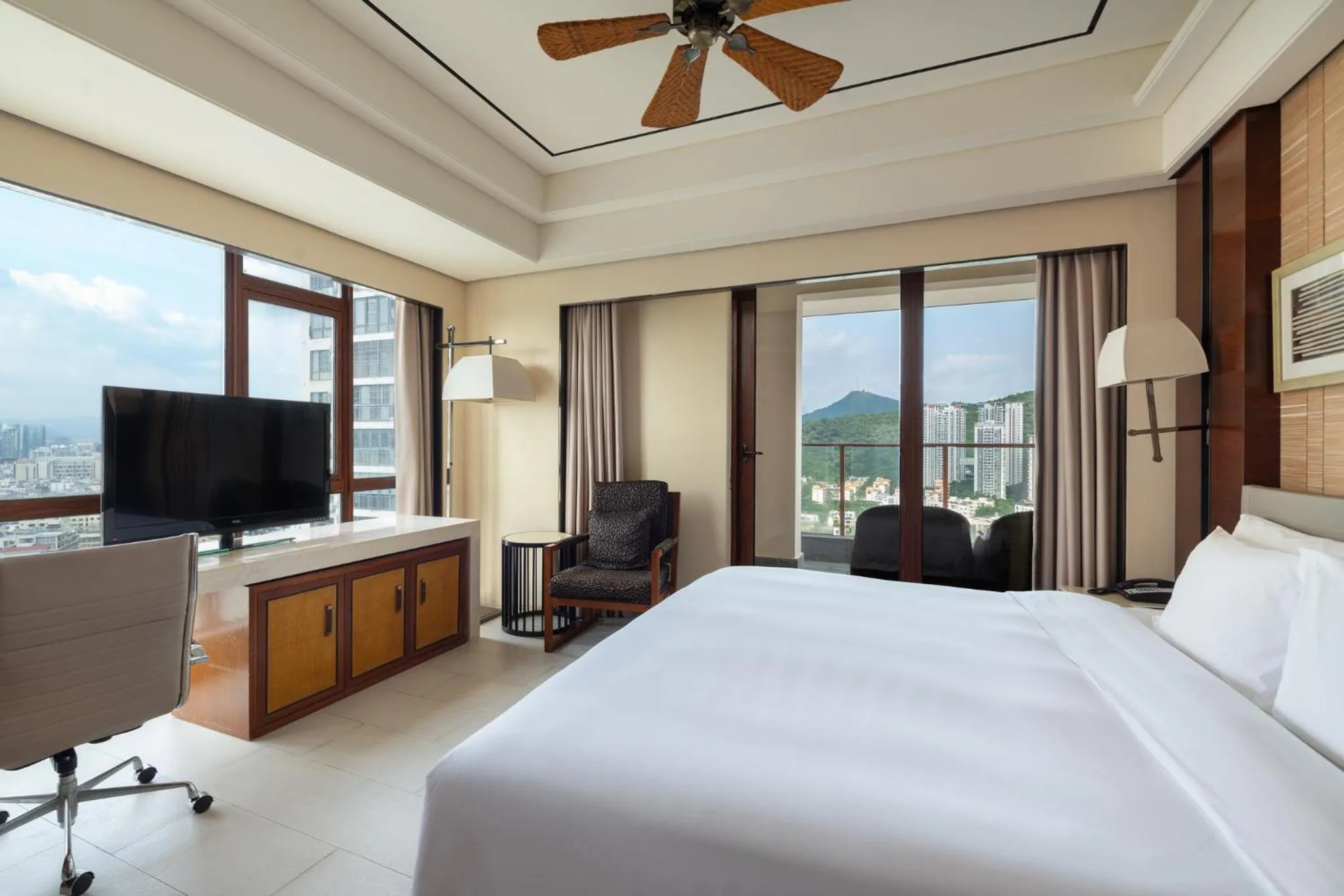Photo of the whole room, Bed in Crowne Plaza Sanya City Center by IHG