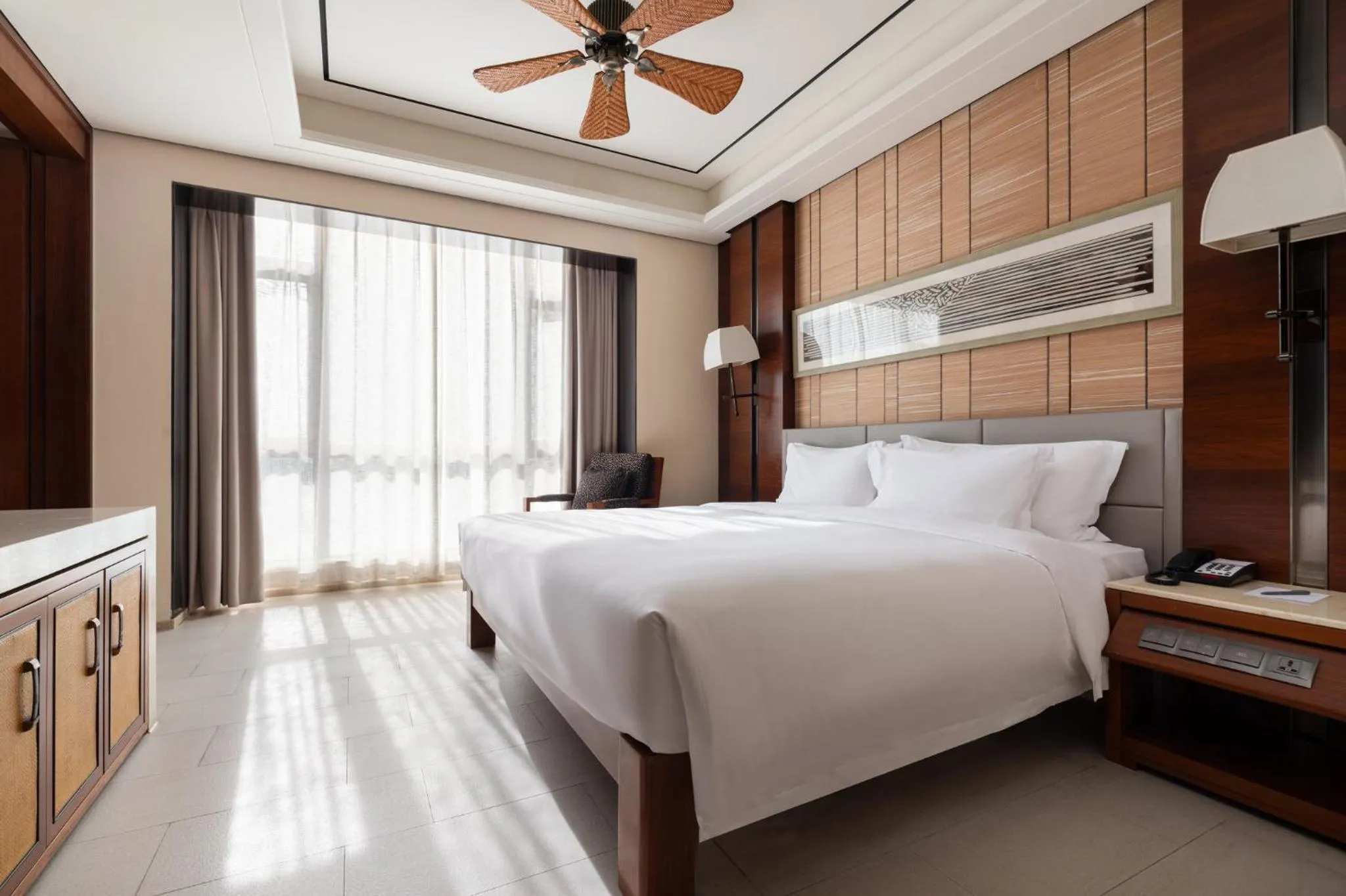 Photo of the whole room, Bed in Crowne Plaza Sanya City Center by IHG