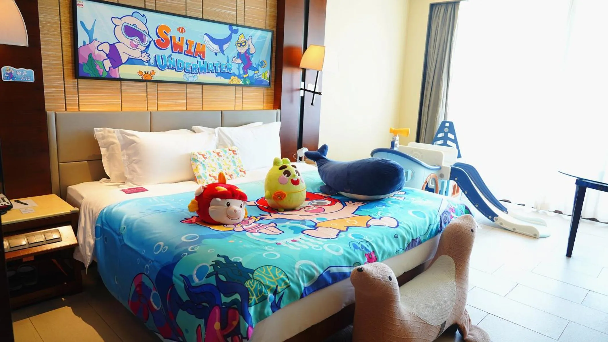 Photo of the whole room, Bed in Crowne Plaza Sanya City Center by IHG