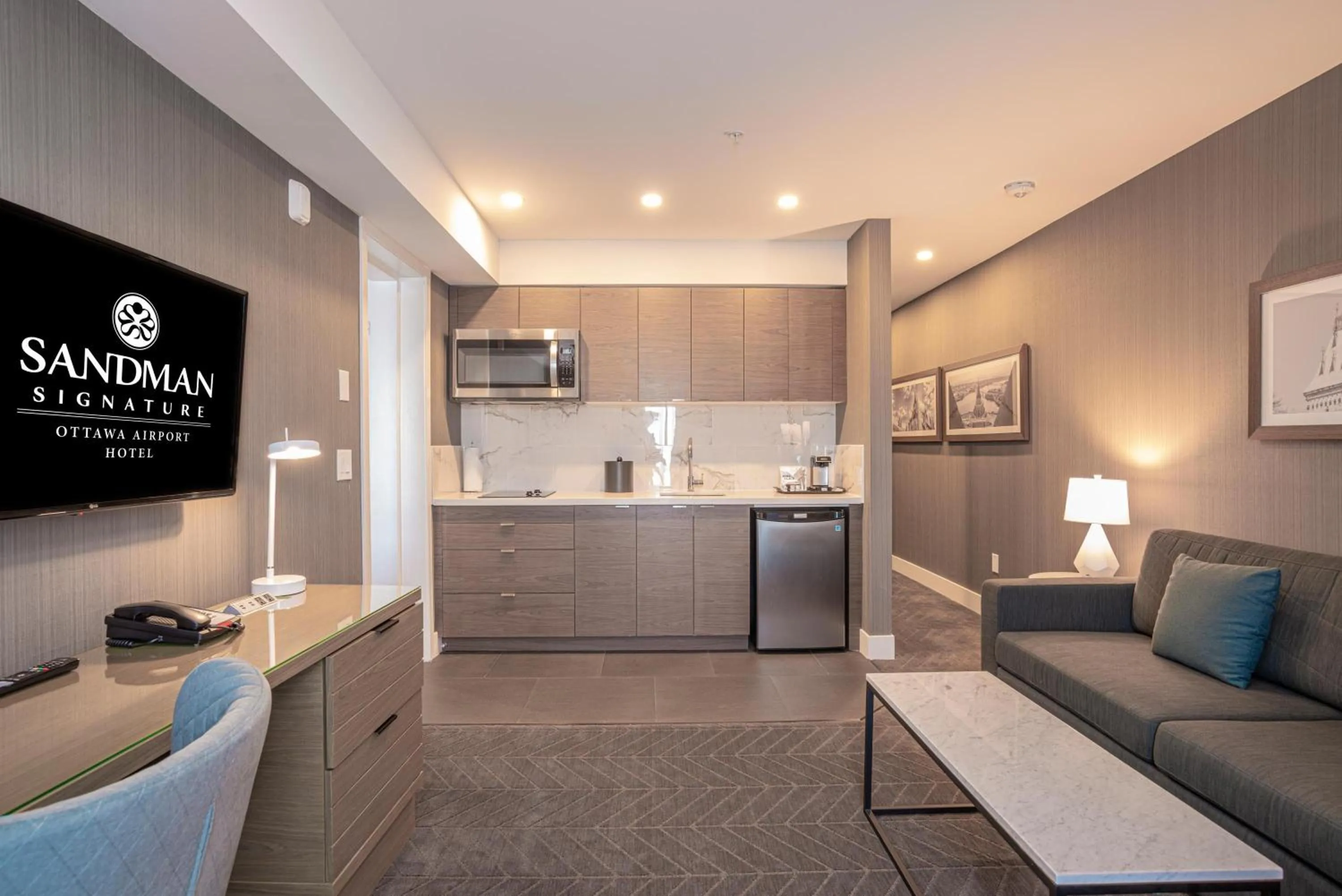 Photo of the whole room in Sandman Signature Ottawa Airport Hotel