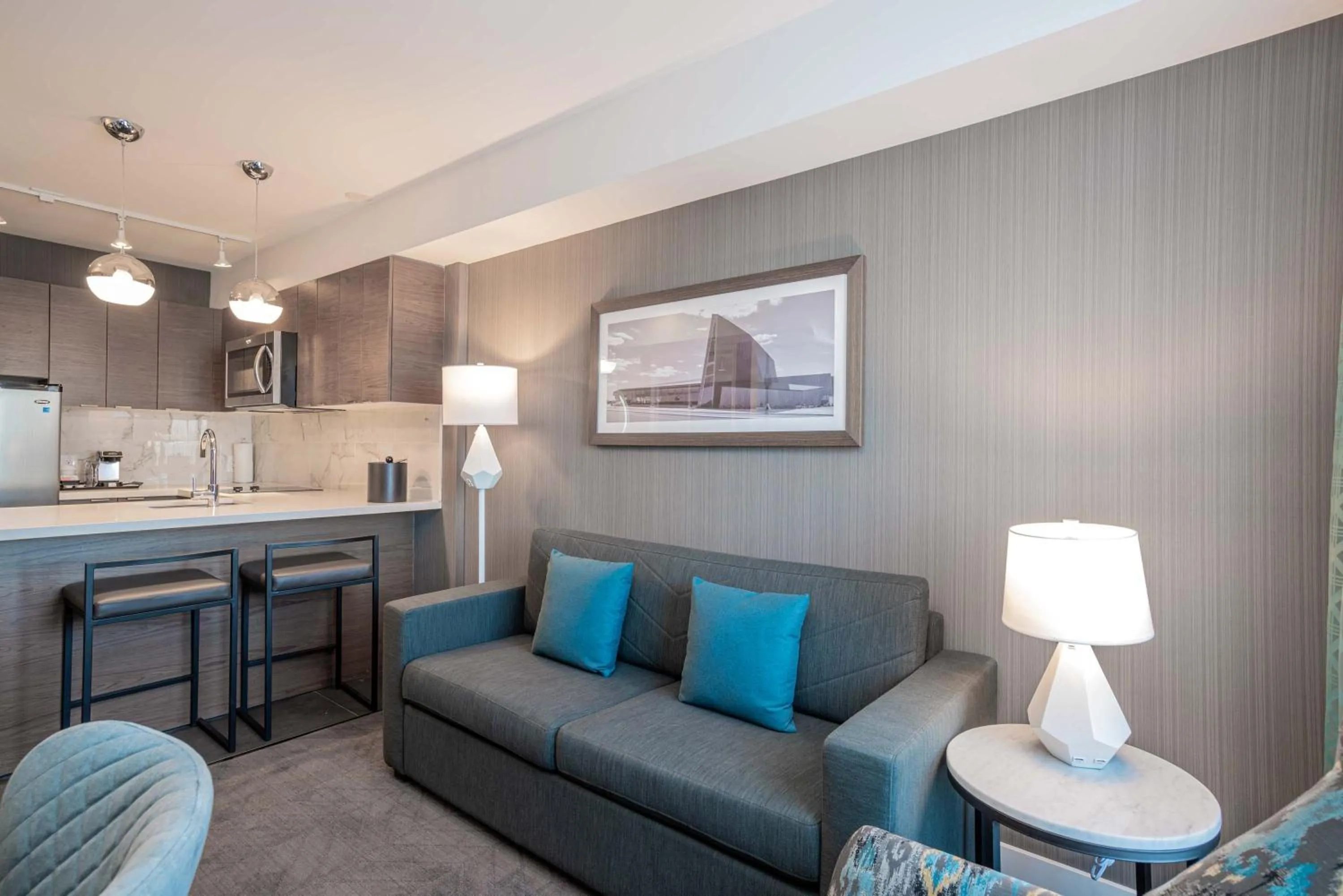 Photo of the whole room in Sandman Signature Ottawa Airport Hotel