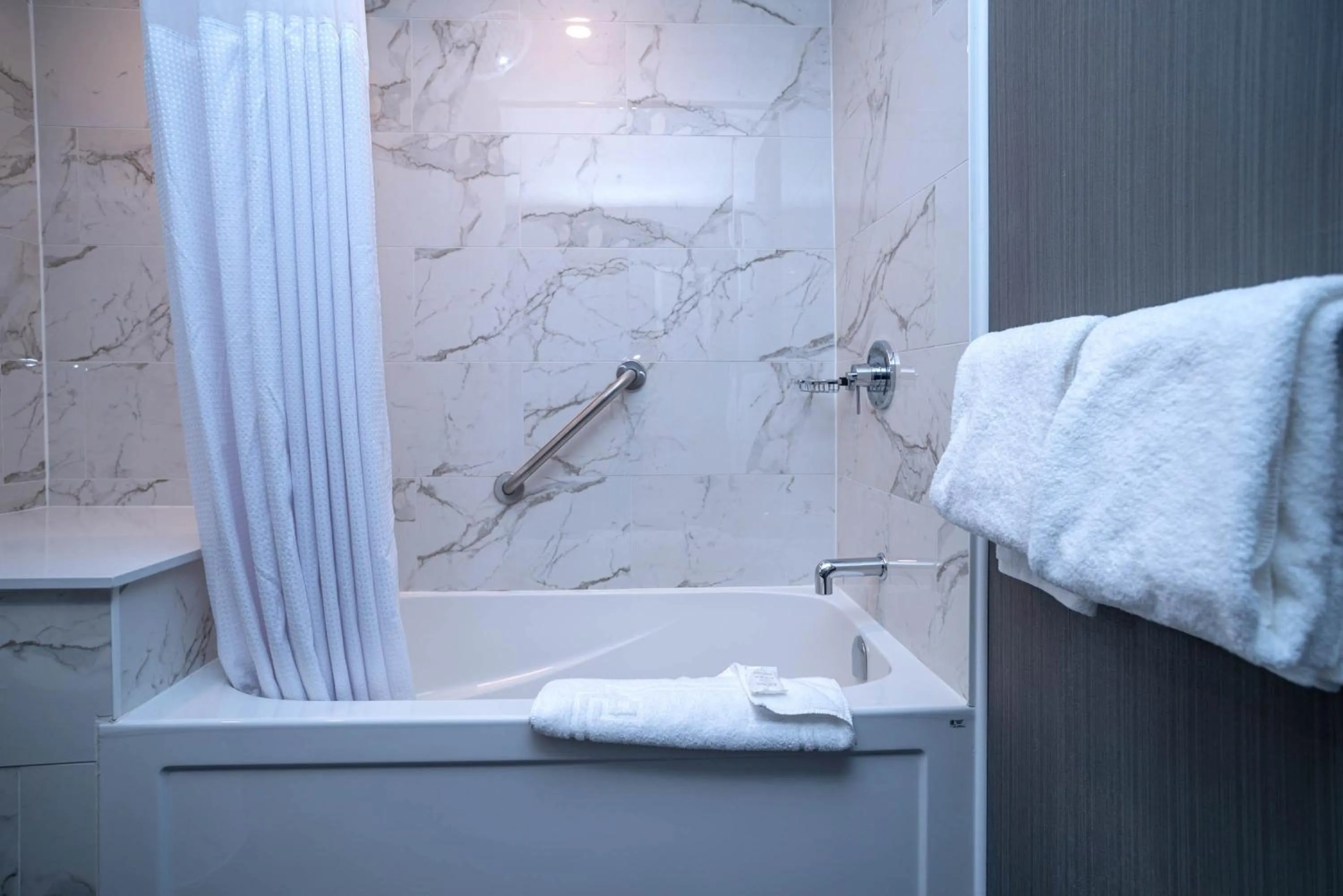 Bathroom in Sandman Signature Ottawa Airport Hotel