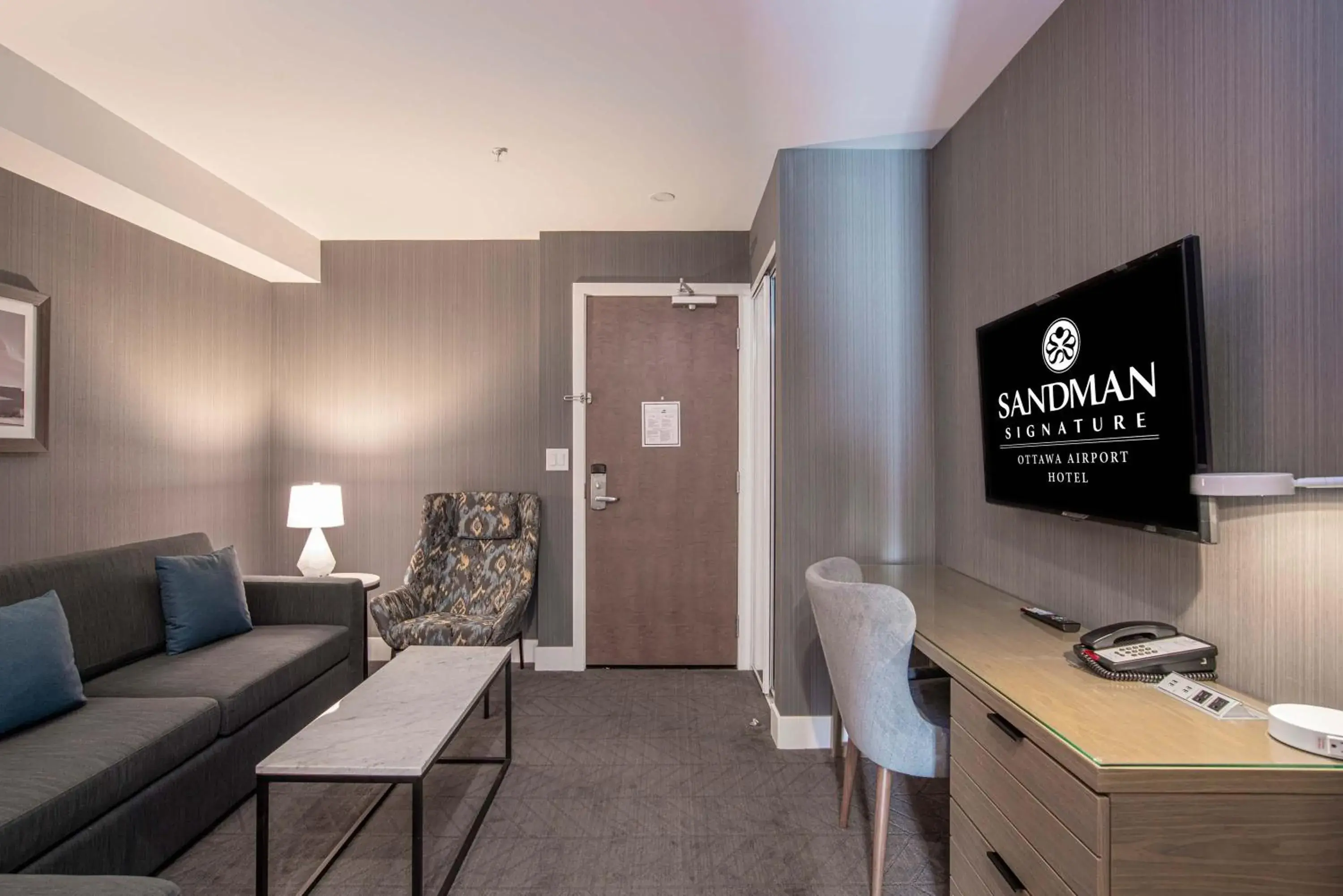 Standard Suite, 1 King Bed, Sofa Bed, Kitchenette in Sandman Signature Ottawa Airport Hotel Standard Suite, 1 King Bed, Sofa Bed, Kitchenette in Sandman Signature Ottawa Airport Hotel