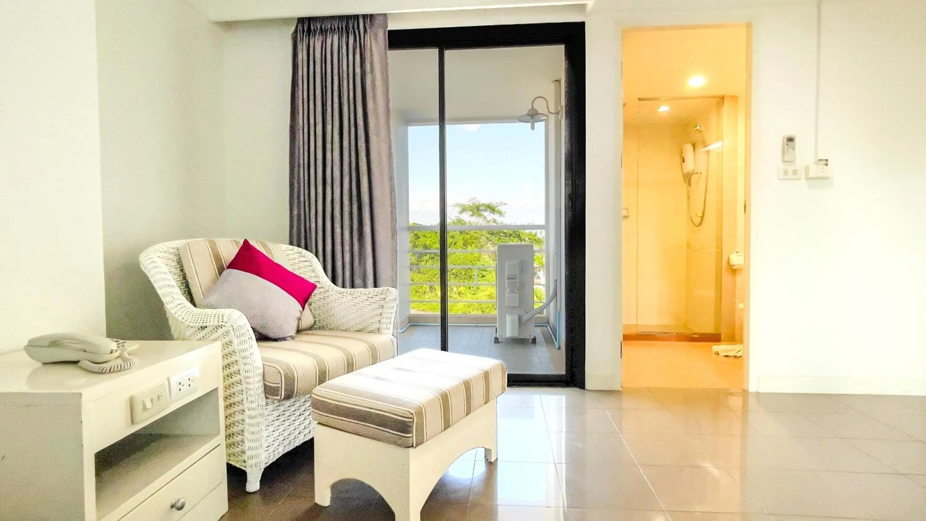 Seating area in Rua Rasada Express