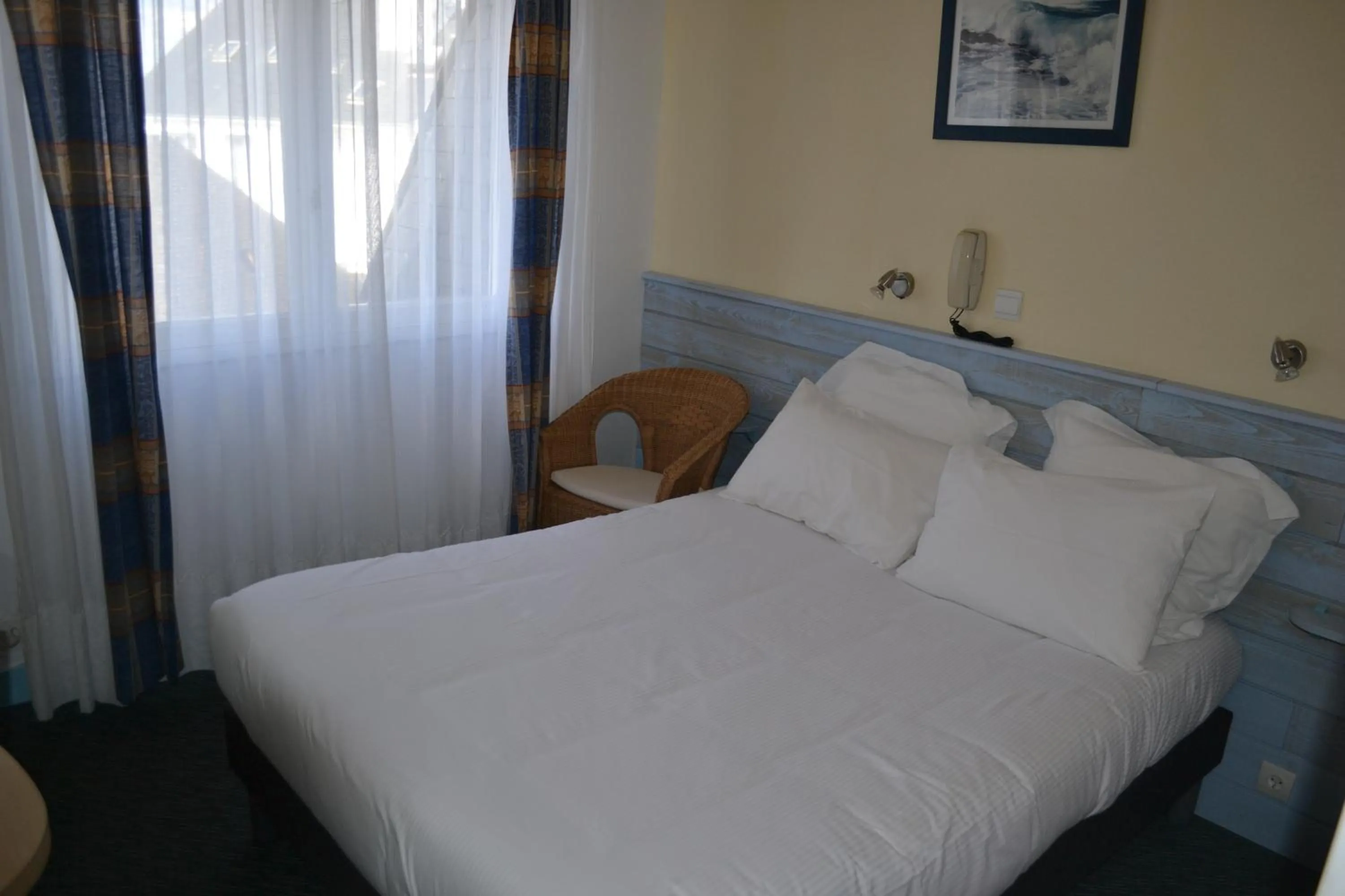 Bed in Hotel De Bretagne