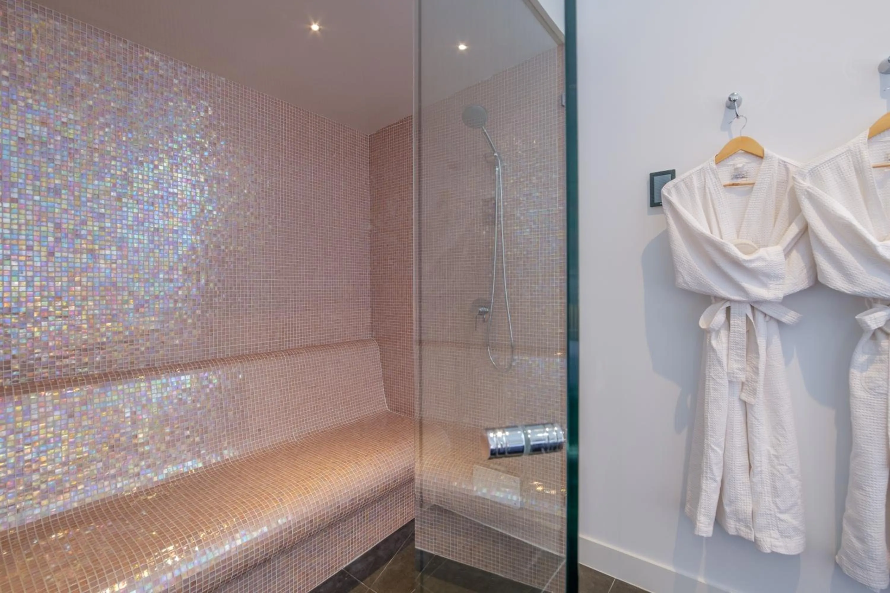 Sauna in Hepburn Bathhouse & Spa Villas