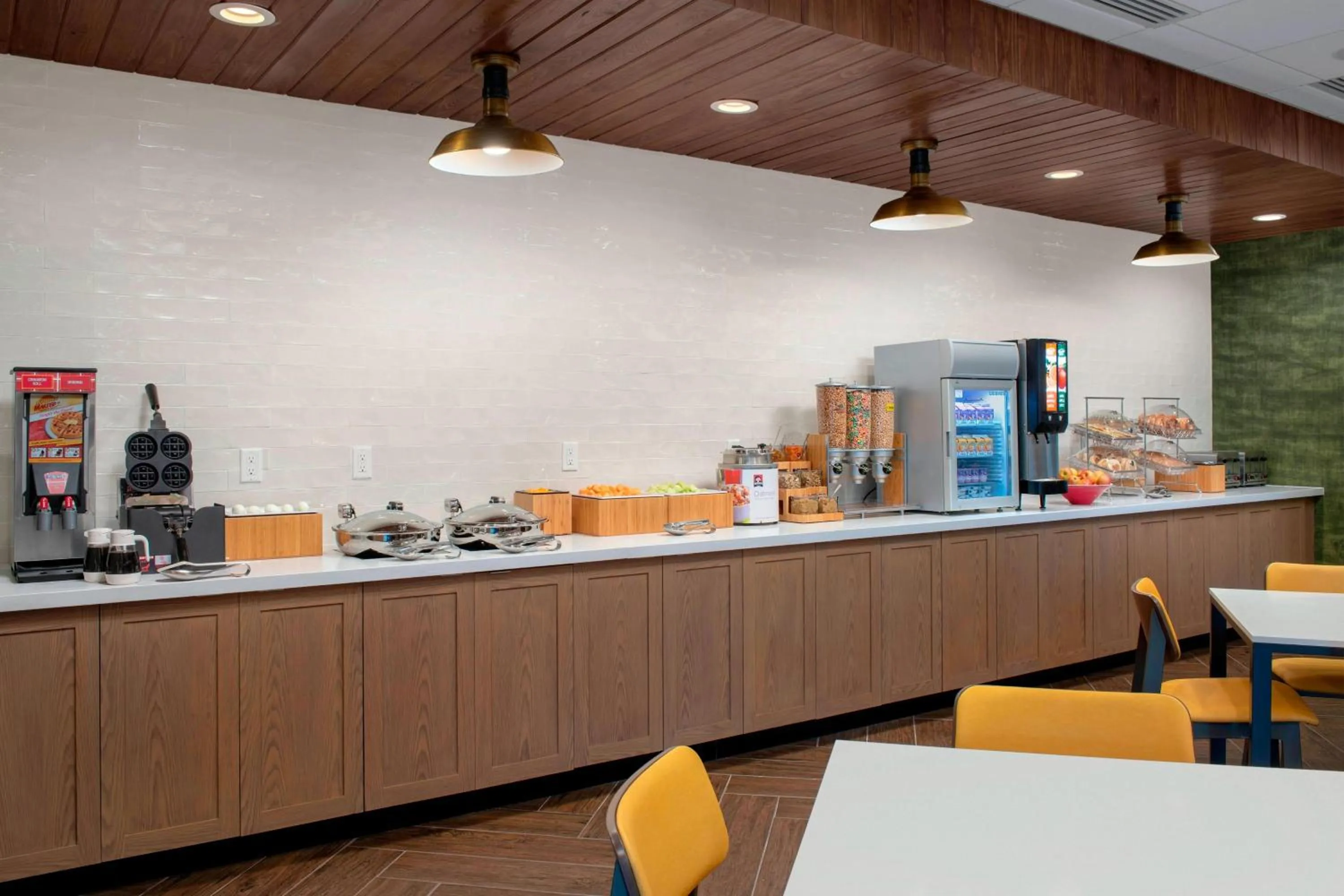 Coffee/tea facilities in Fairfield Inn & Suites by Marriott Denver Tech Center North