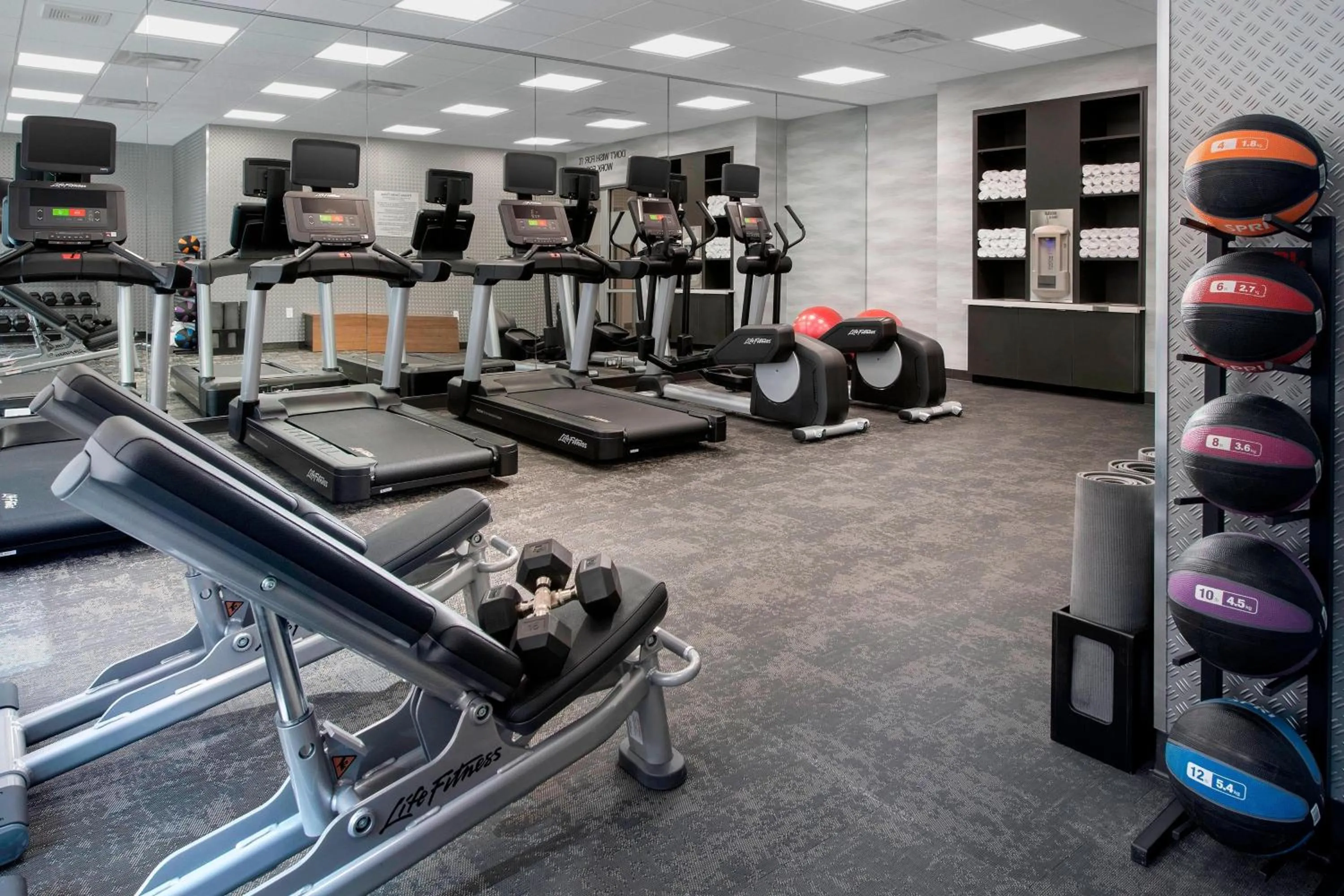 Fitness centre/facilities in Fairfield Inn & Suites by Marriott Denver Tech Center North