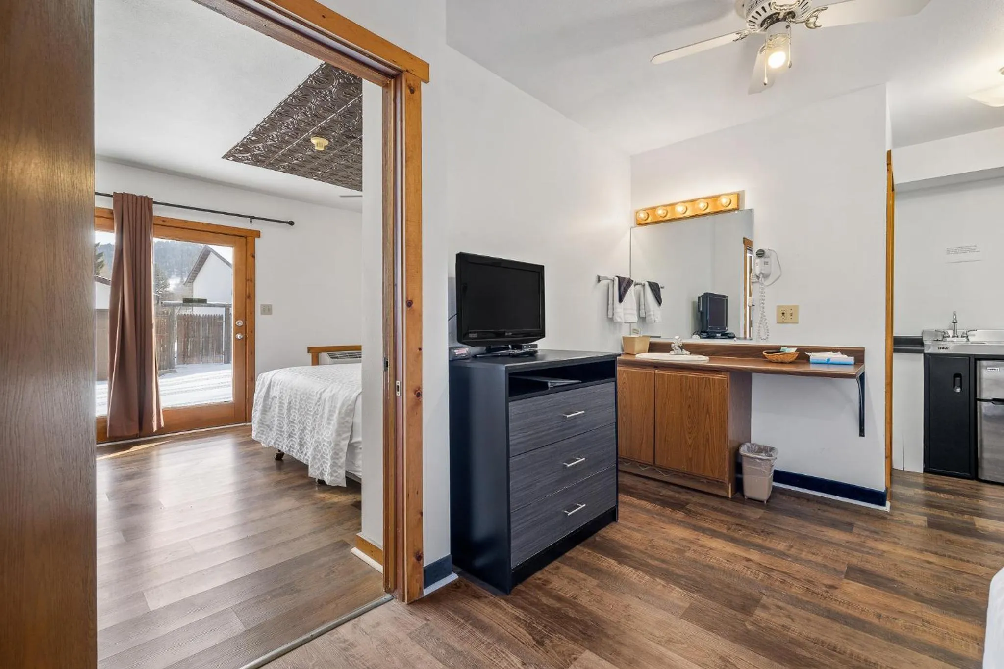 Kitchen or kitchenette in The Sturgis Motel