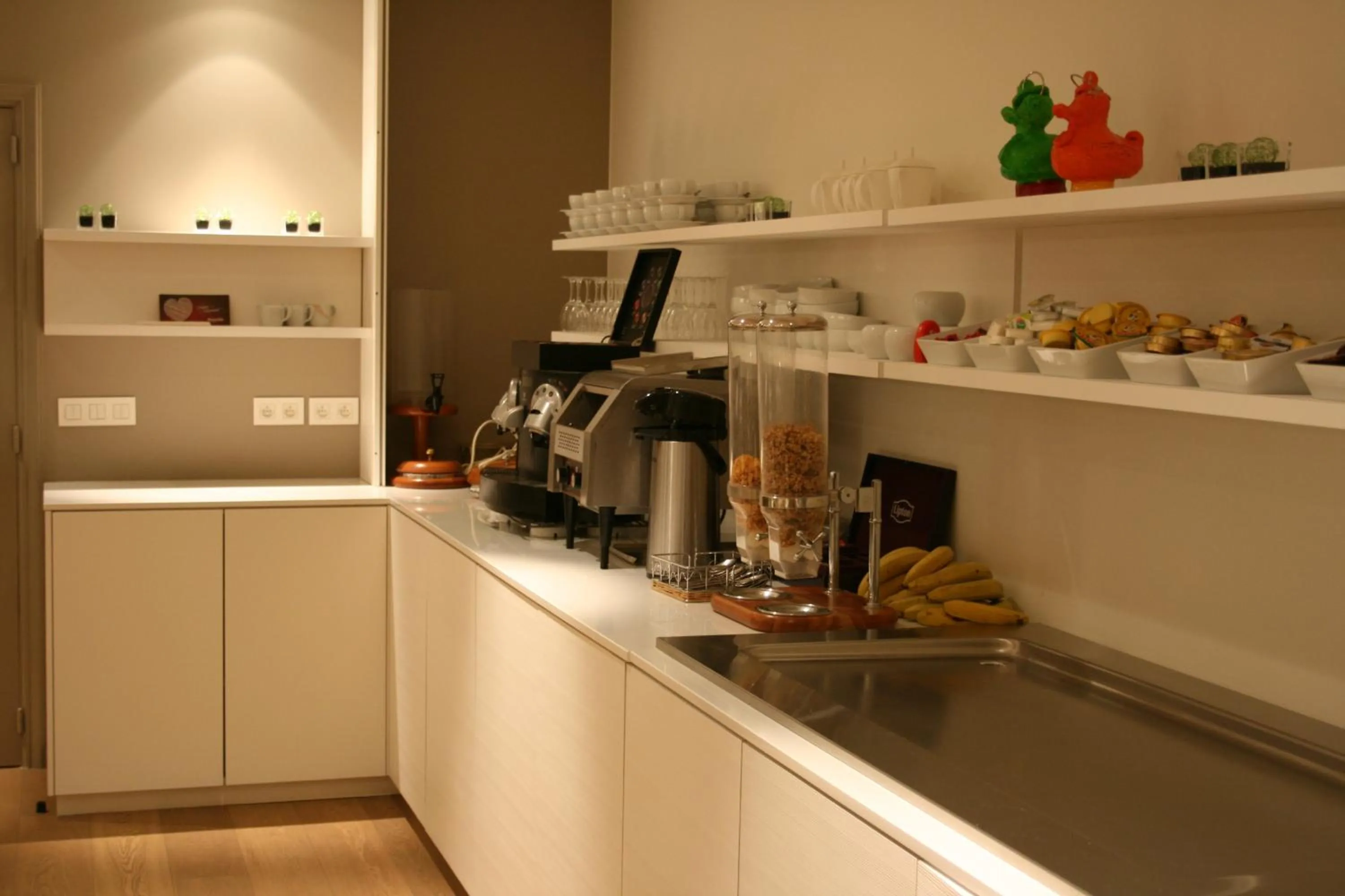 Restaurant/places to eat in Hotel Shamrock