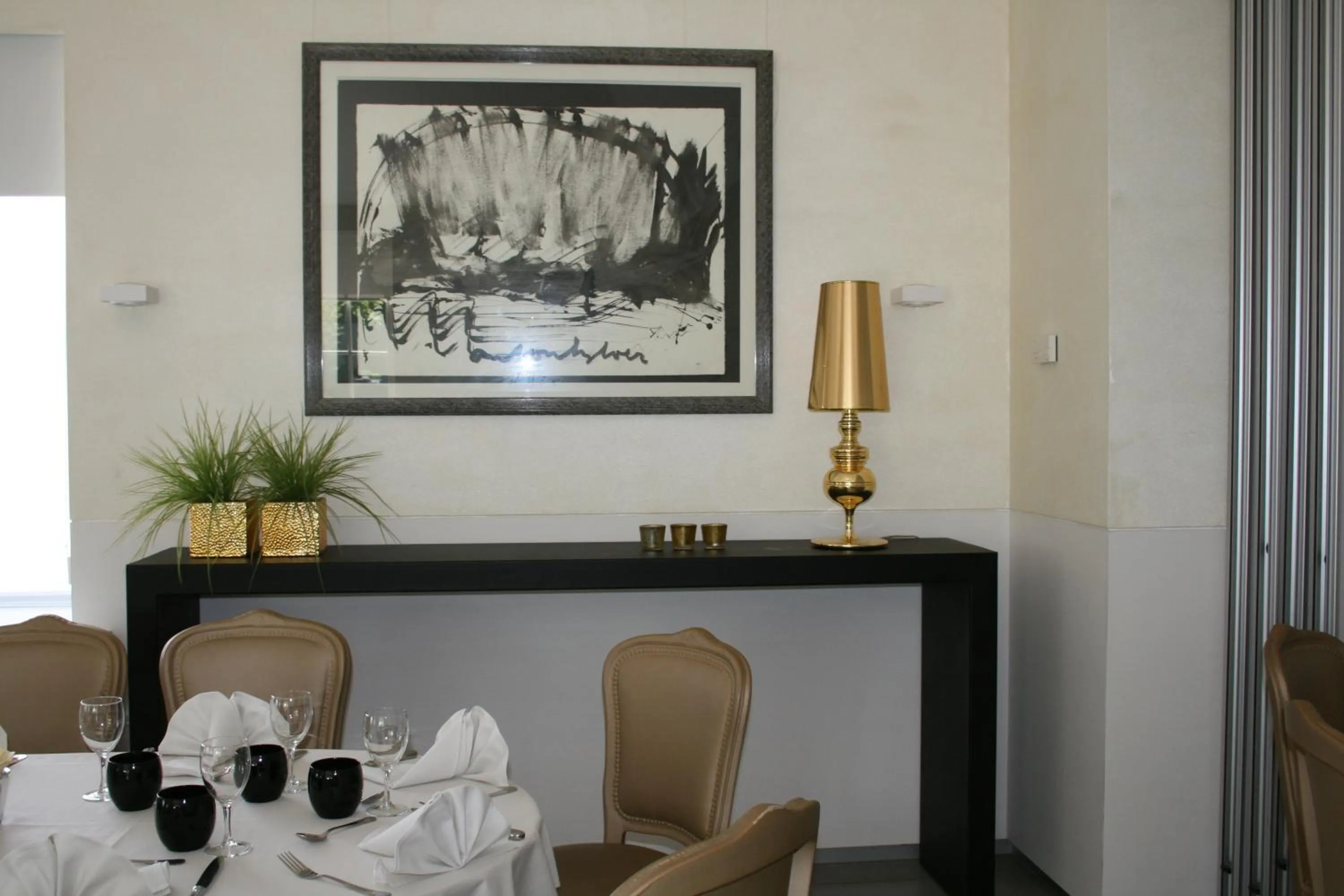 Restaurant/places to eat in Hotel Shamrock