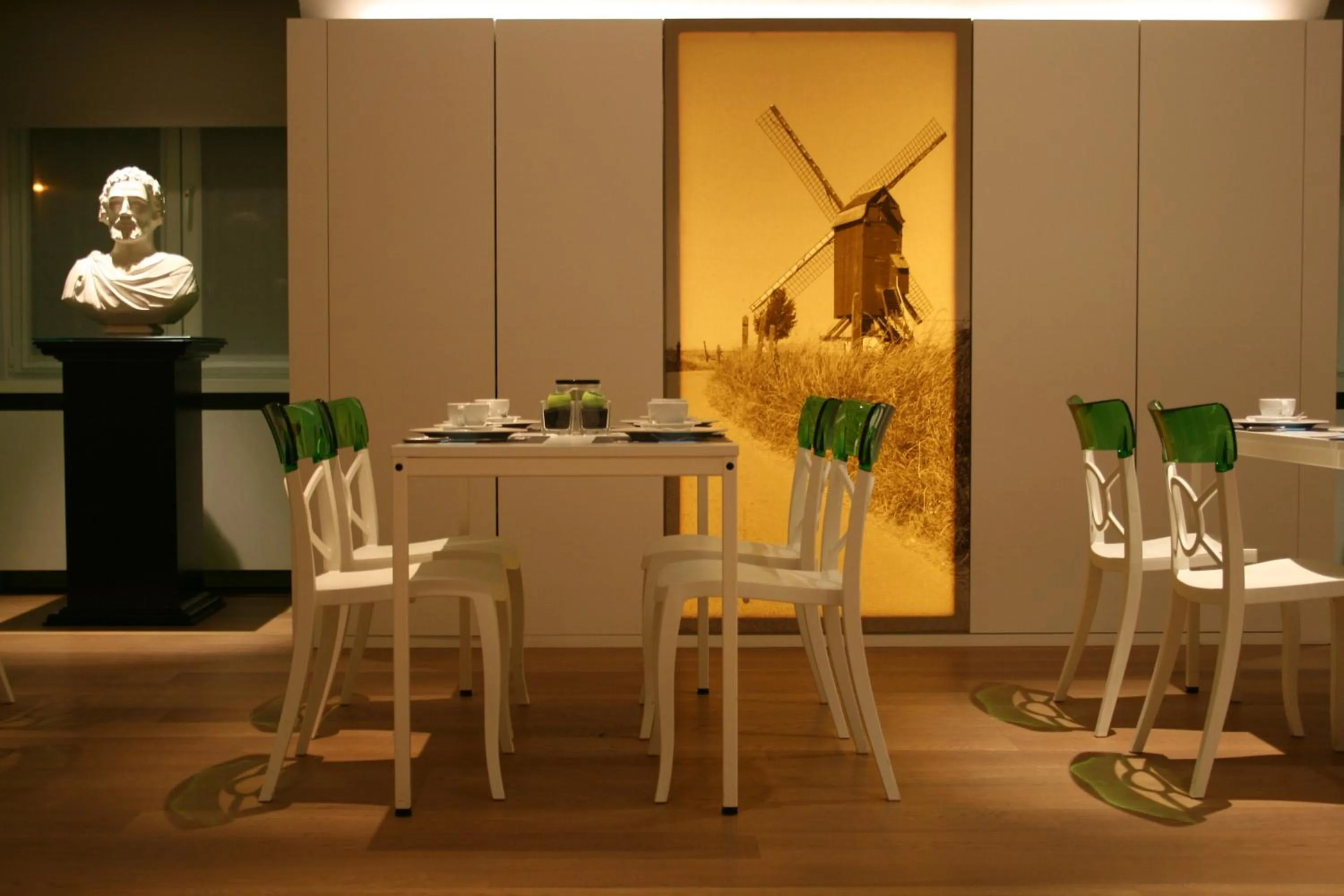 Restaurant/places to eat in Hotel Shamrock