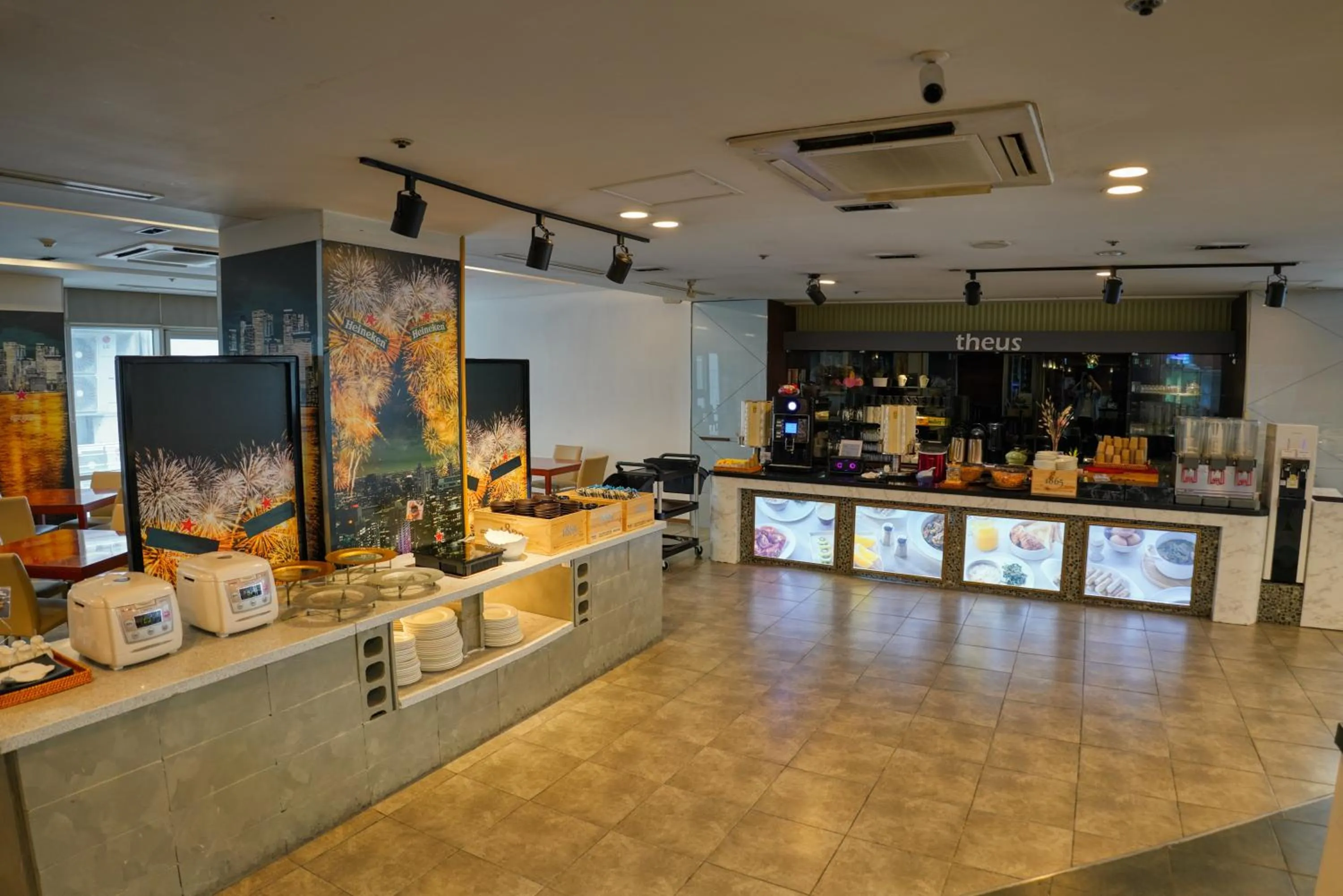 Restaurant/places to eat in Sun Cloud Hotel