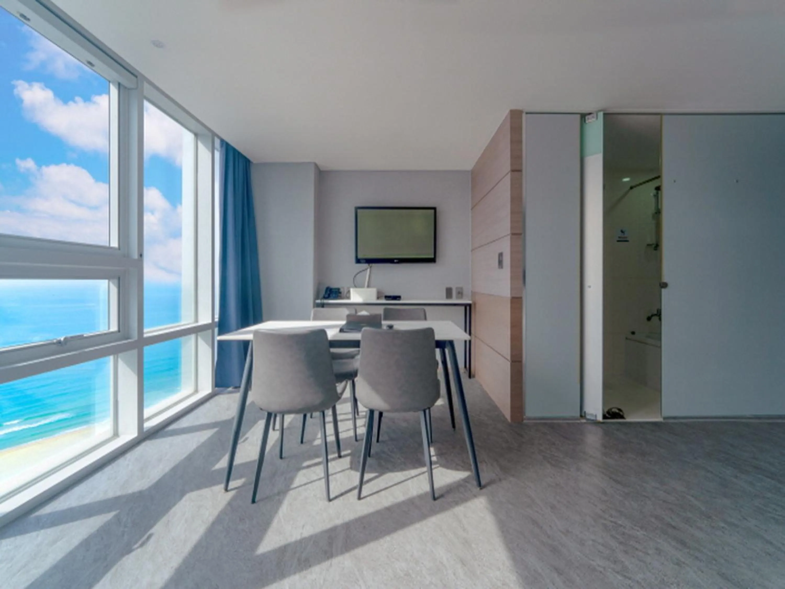 Dining area in Sun Cloud Hotel