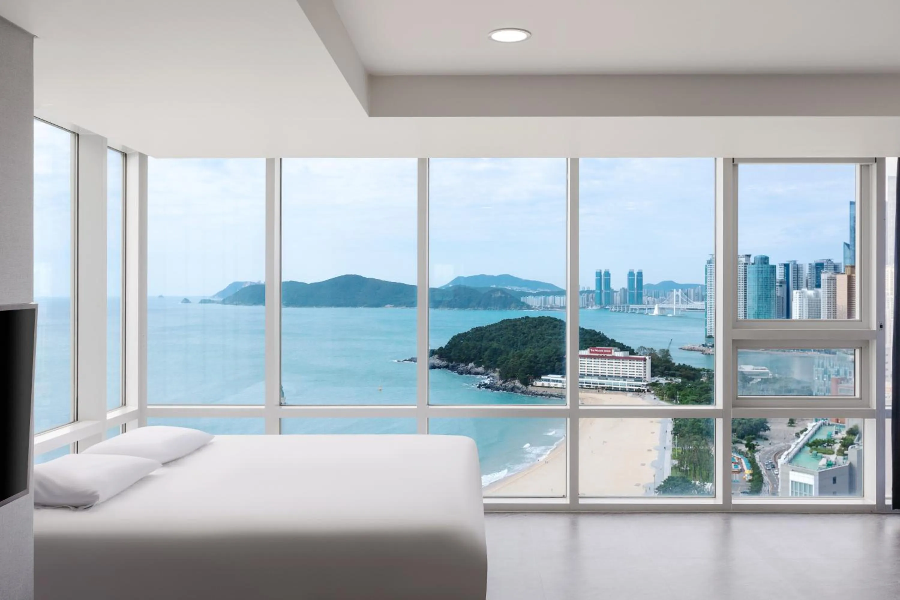 Sea view, Bed in Sun Cloud Hotel