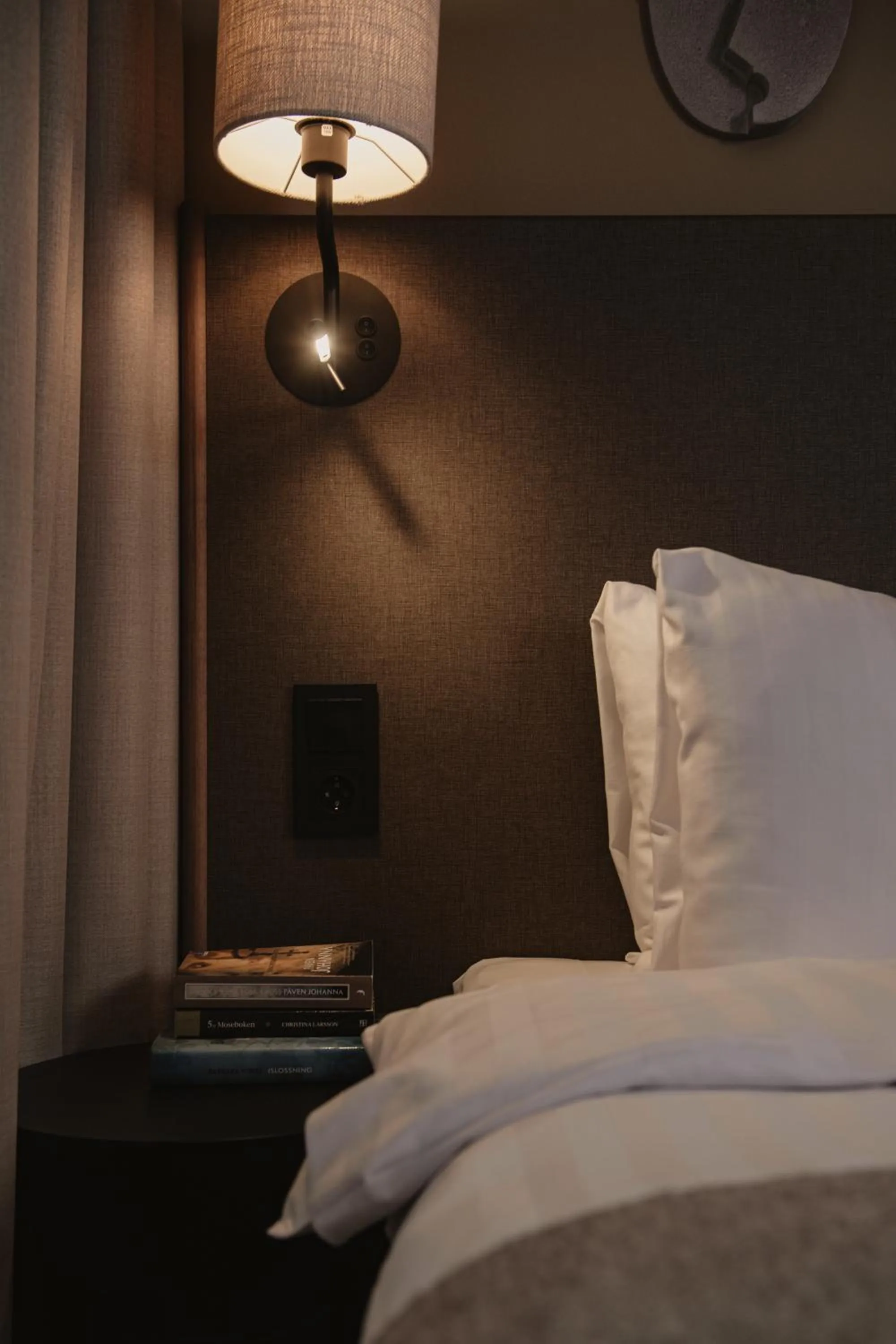 Bed in Home Hotel Mektagonen