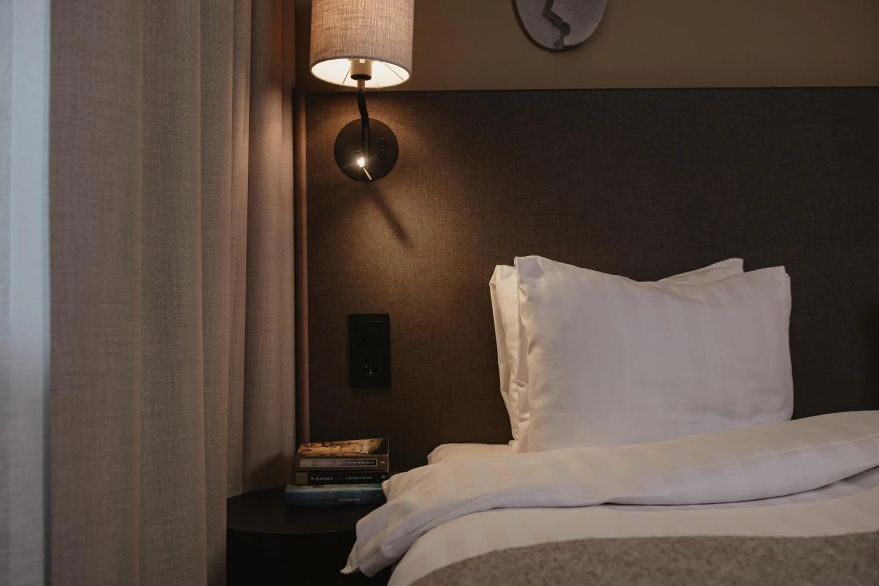 Bed in Home Hotel Mektagonen