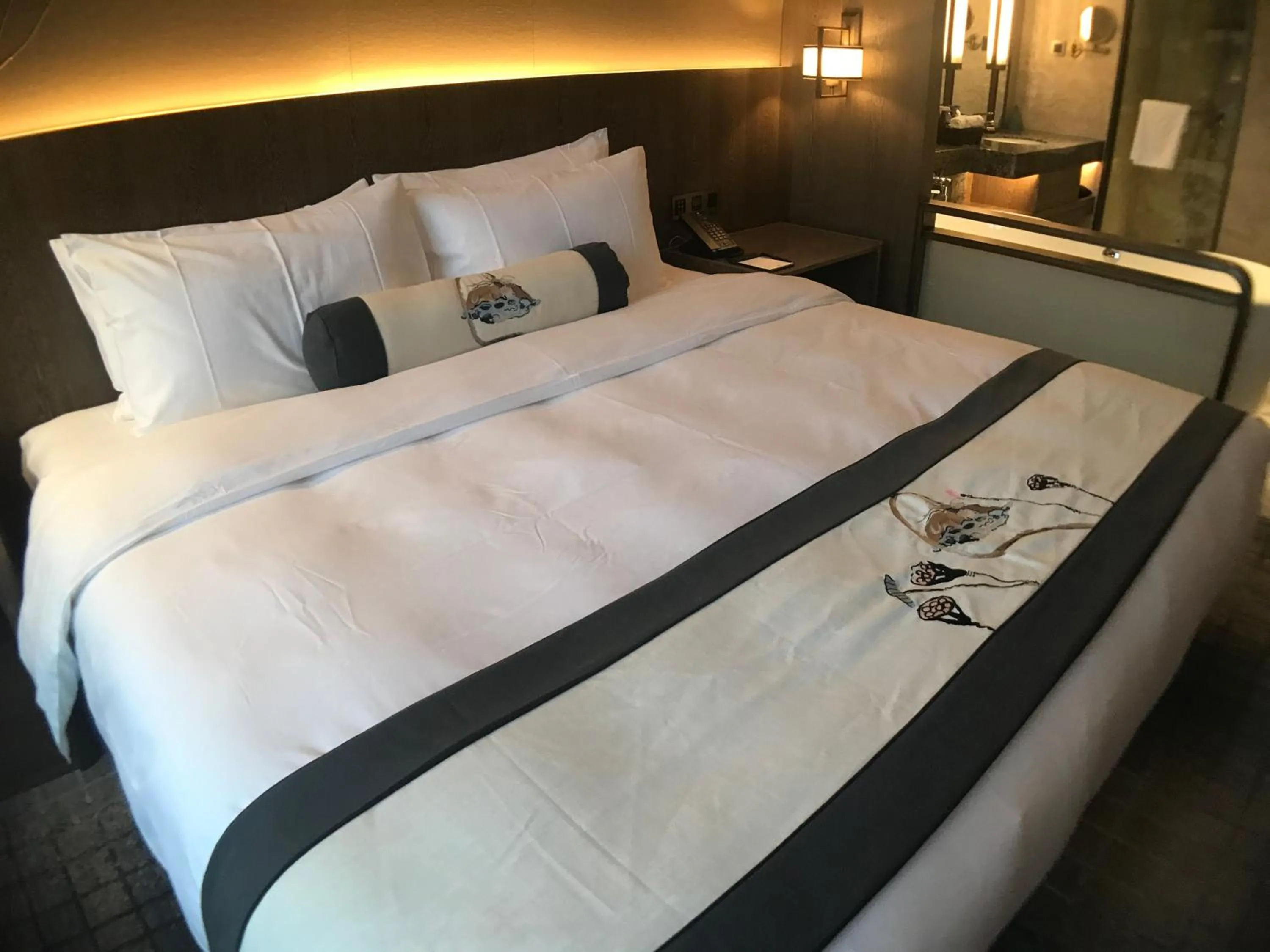 Bed in Jinling Grand Hotel