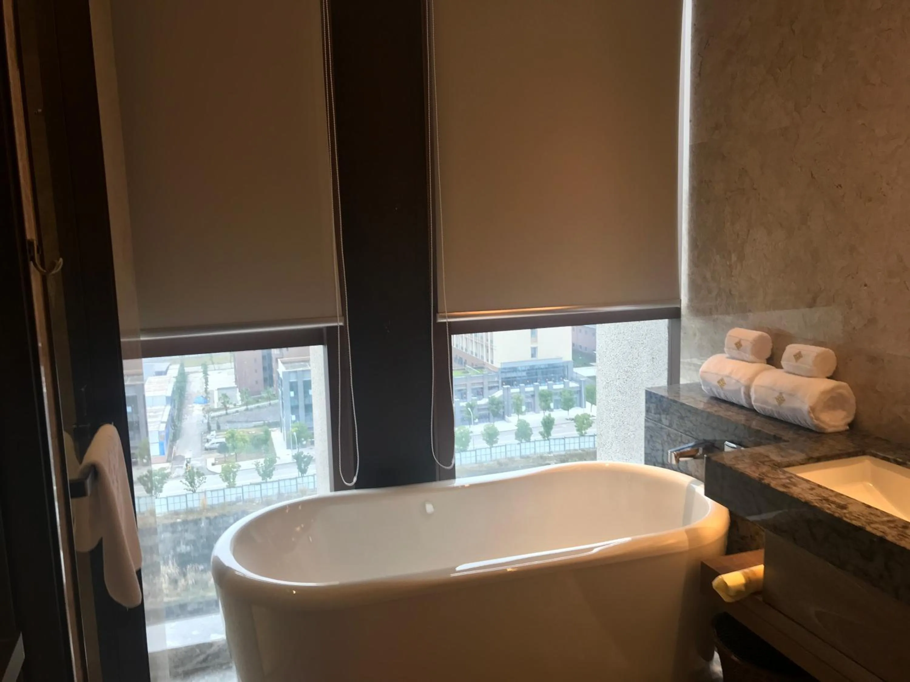 Bath, Bed in Jinling Grand Hotel