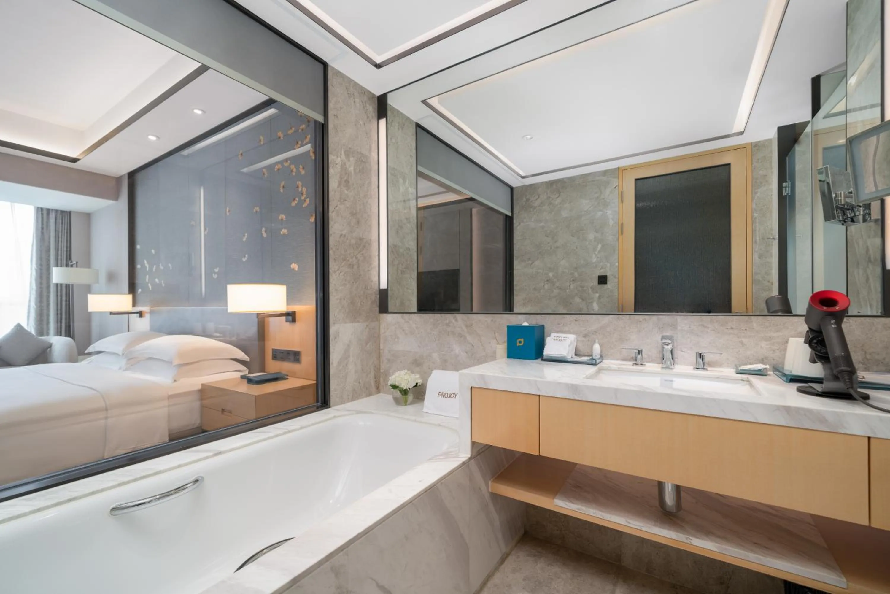 Hot Tub, Bed in Projoy Hotel Tianfu