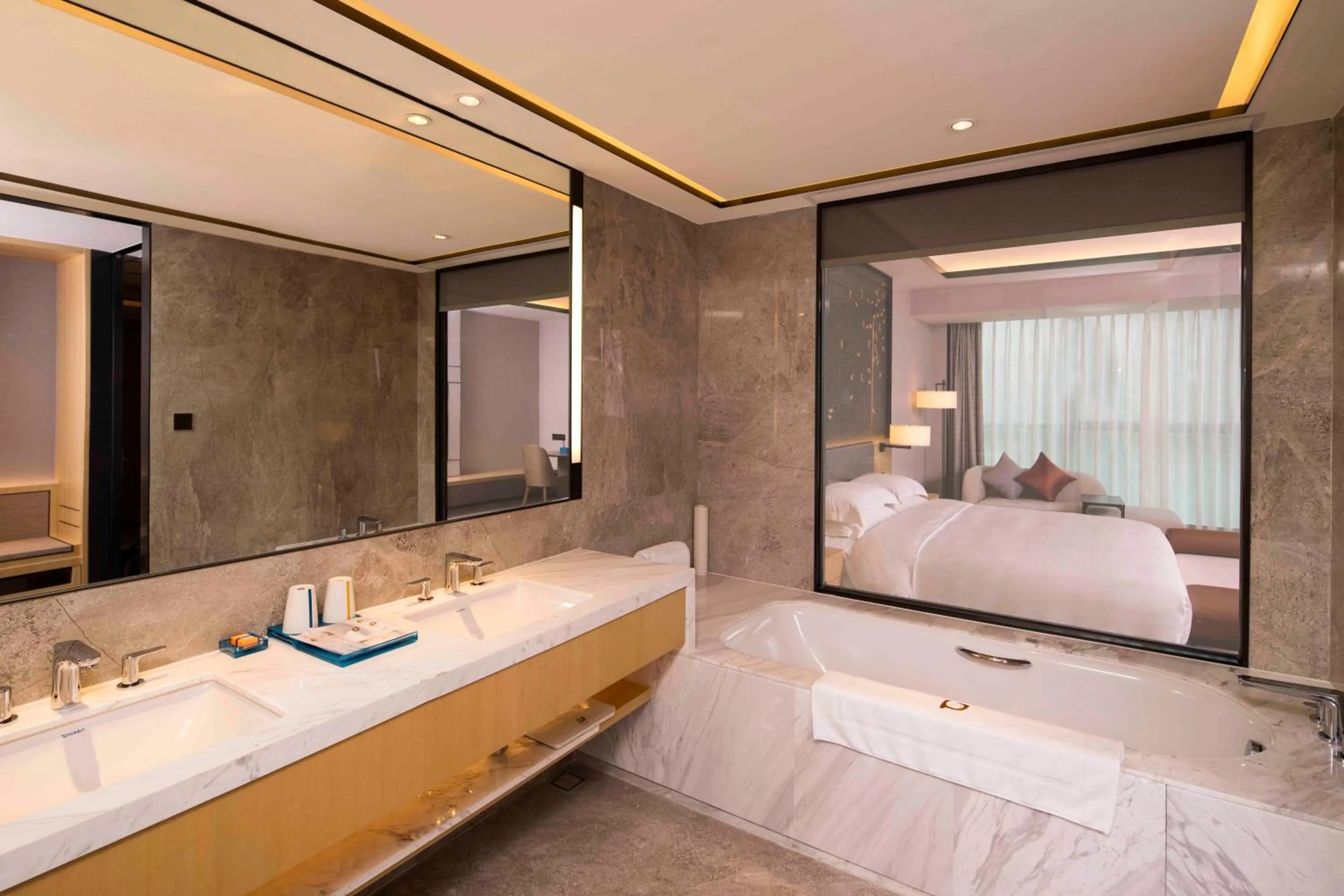 Bath, Bed in Projoy Hotel Tianfu