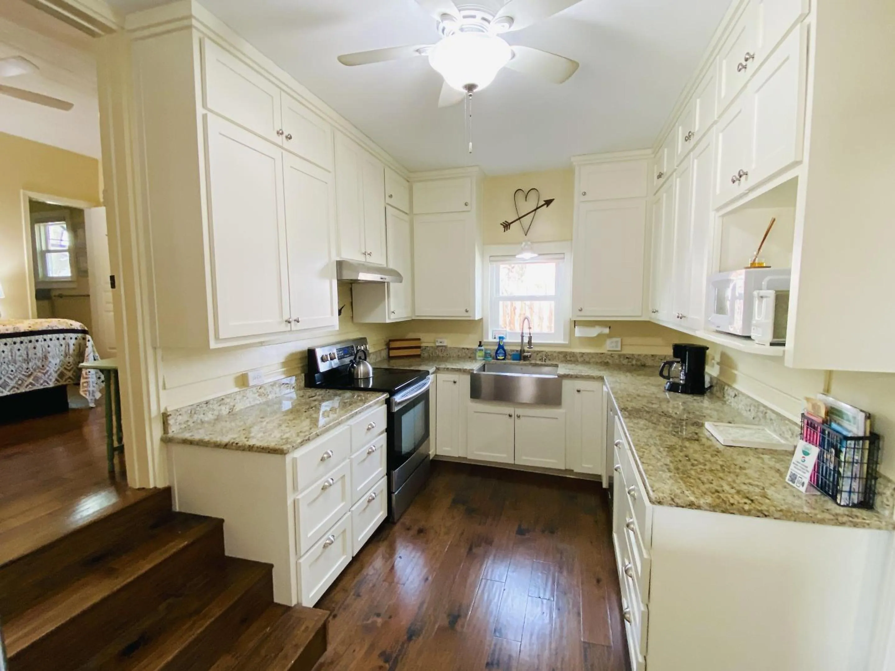 Kitchen or kitchenette in Comal Inn