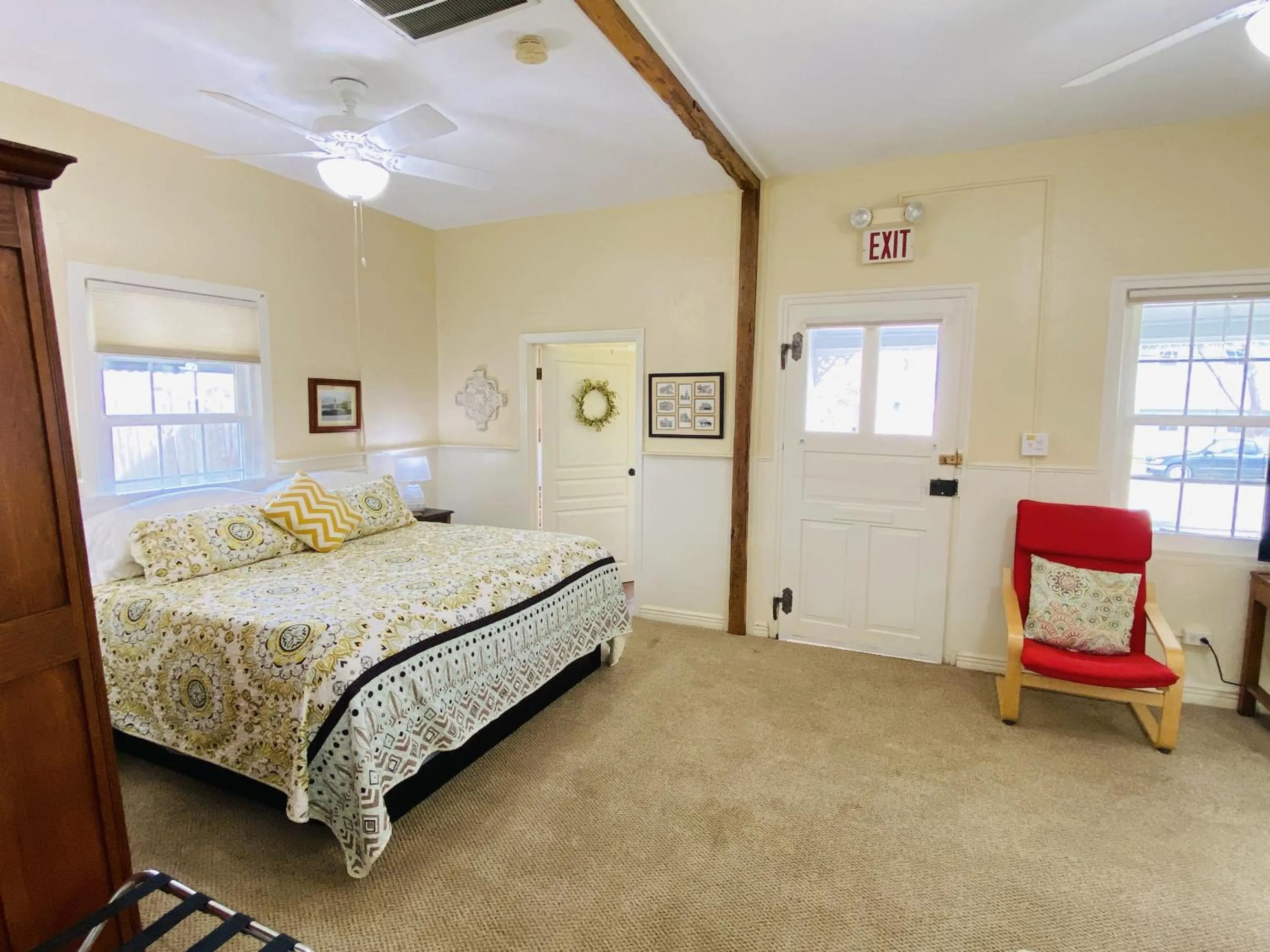 Bedroom, Bed in Comal Inn