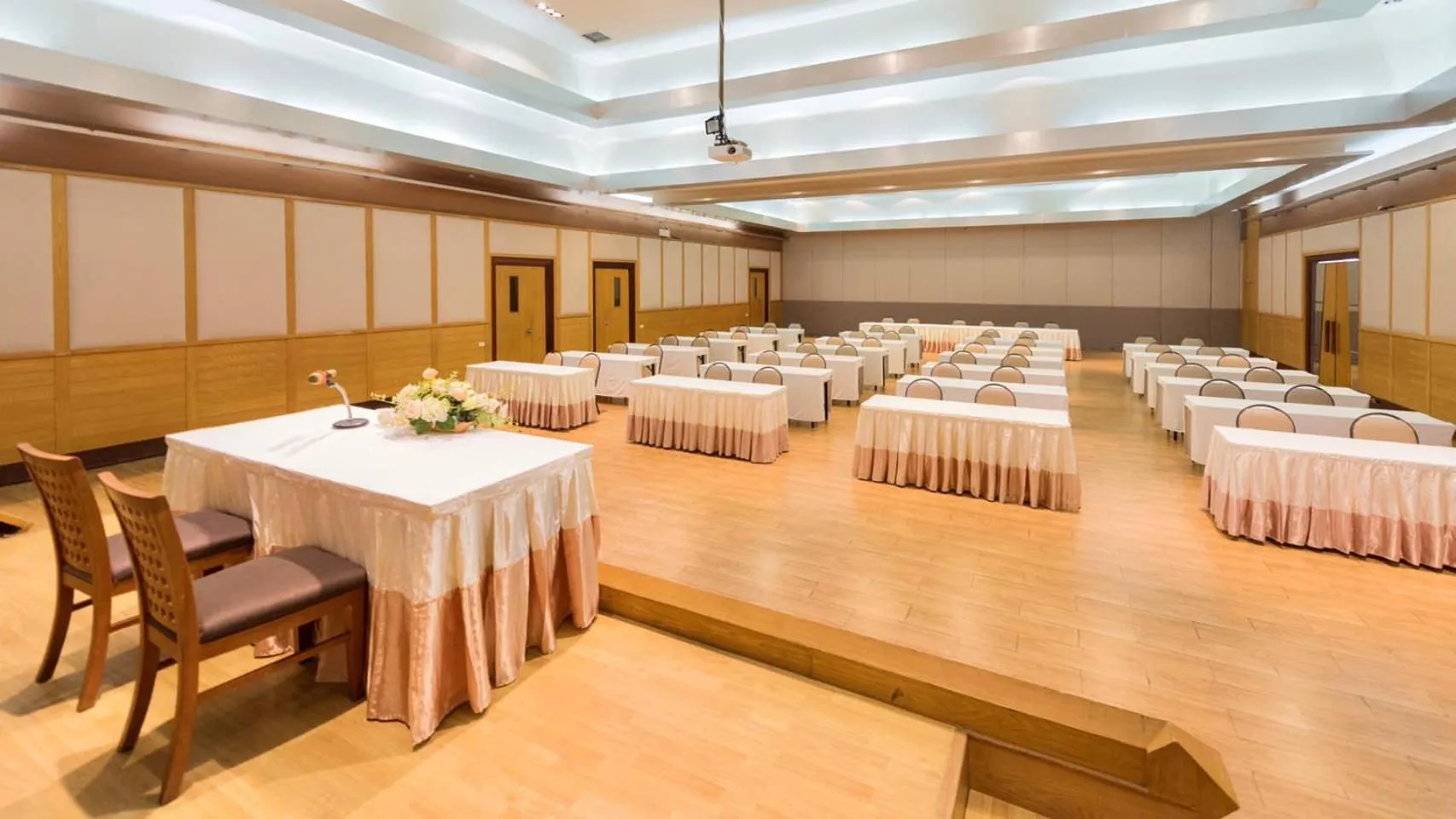 Uniland Golf & Resort