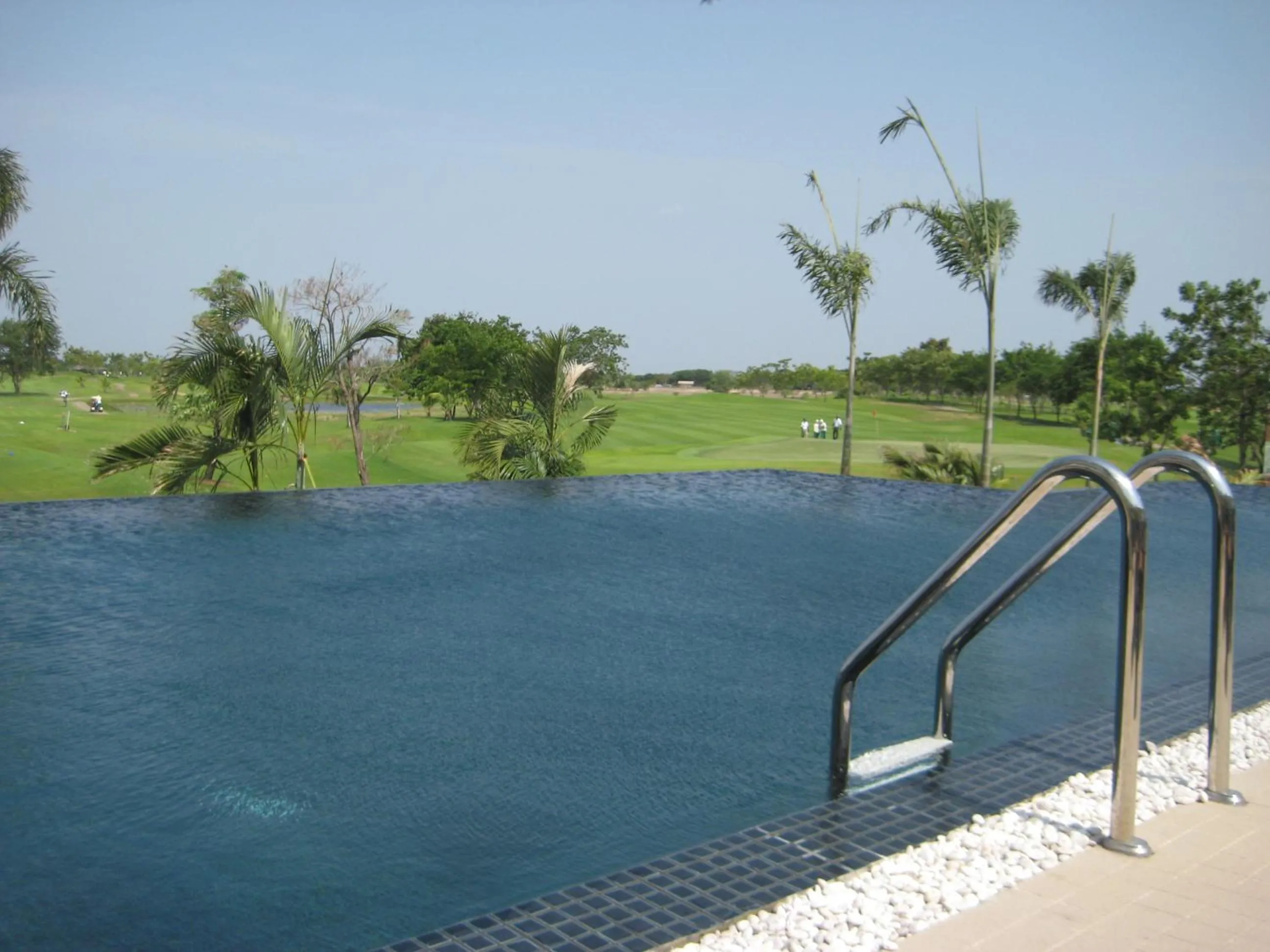 Uniland Golf & Resort