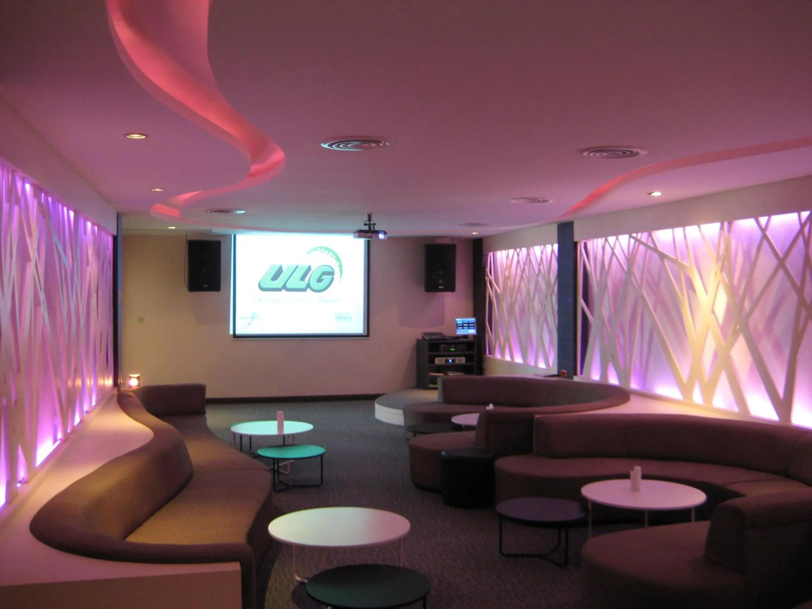 Uniland Golf & Resort